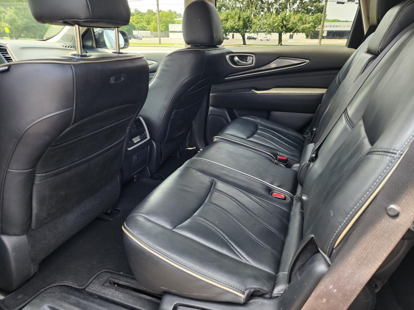 2017 Black /Black Infiniti QX60 Base AWD (5N1DL0MM4HC) with an 3.5L V6 DOHC 24V engine, CVT transmission, located at 1221 Madison St., Shelbyville, TN, 37160, (931) 680-9439, 0.000000, 0.000000 - Photo#5