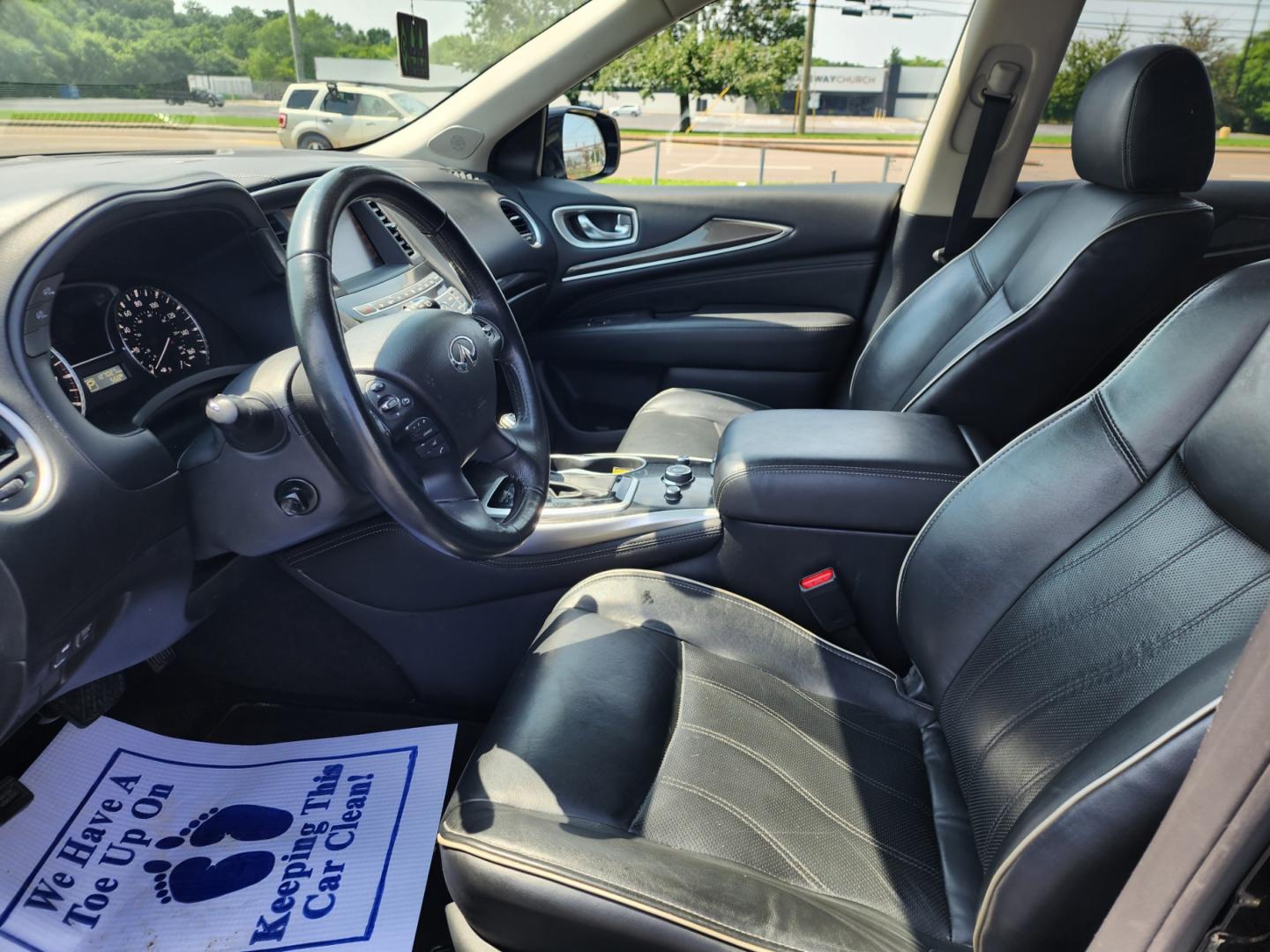 2017 Black /Black Infiniti QX60 Base AWD (5N1DL0MM4HC) with an 3.5L V6 DOHC 24V engine, CVT transmission, located at 1221 Madison St., Shelbyville, TN, 37160, (931) 680-9439, 0.000000, 0.000000 - Photo#6