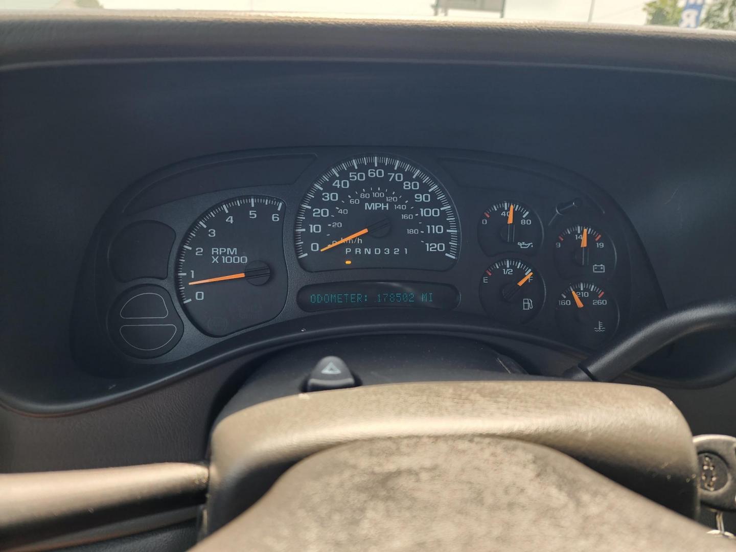 2006 WHITE /Gray Chevrolet Silverado 1500 LT Ext. Cab 2WD (1GCEC19T56Z) with an 5.3L V8 OHV 16V engine, 4-Speed Automatic Overdrive transmission, located at 1221 Madison St., Shelbyville, TN, 37160, (931) 680-9439, 0.000000, 0.000000 - Photo#6