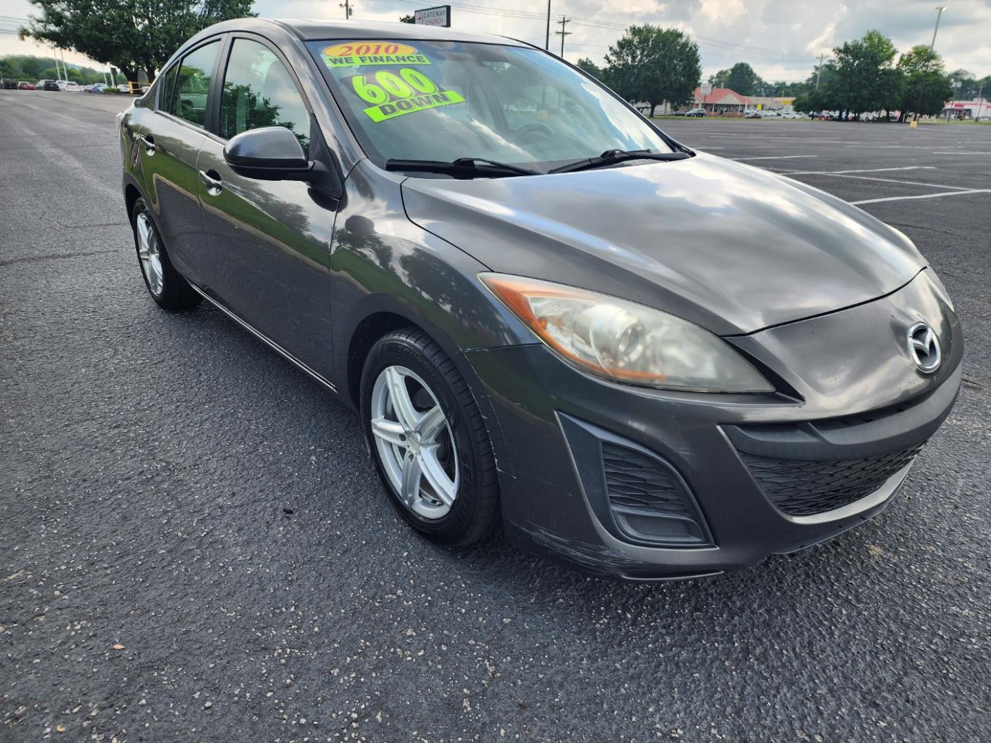 2010 Gray /Gray Mazda MAZDA3 I (JM1BL1SF2A1) with an 2.0 4cyl engine, Automatic transmission, located at 1221 Madison St., Shelbyville, TN, 37160, (931) 680-9439, 0.000000, 0.000000 - Photo#1