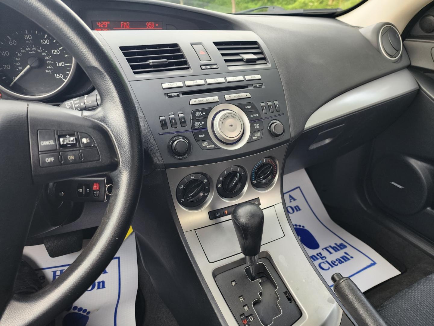 2010 Gray /Gray Mazda MAZDA3 I (JM1BL1SF2A1) with an 2.0 4cyl engine, Automatic transmission, located at 1221 Madison St., Shelbyville, TN, 37160, (931) 680-9439, 0.000000, 0.000000 - Photo#5