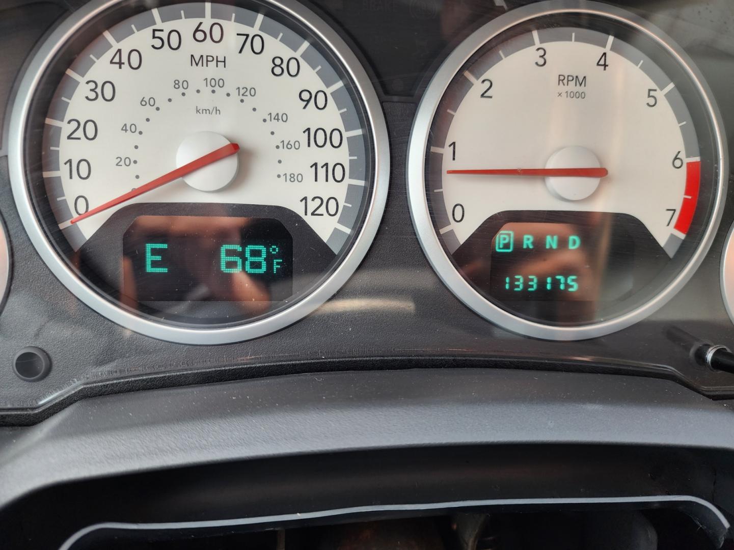 2010 WHITE /Gray Dodge Grand Caravan SXT (2D4RN5DX9AR) with an 4.0L V6 SOHC 24V engine, 6-Speed Automatic transmission, located at 1221 Madison St., Shelbyville, TN, 37160, (931) 680-9439, 0.000000, 0.000000 - Photo#8
