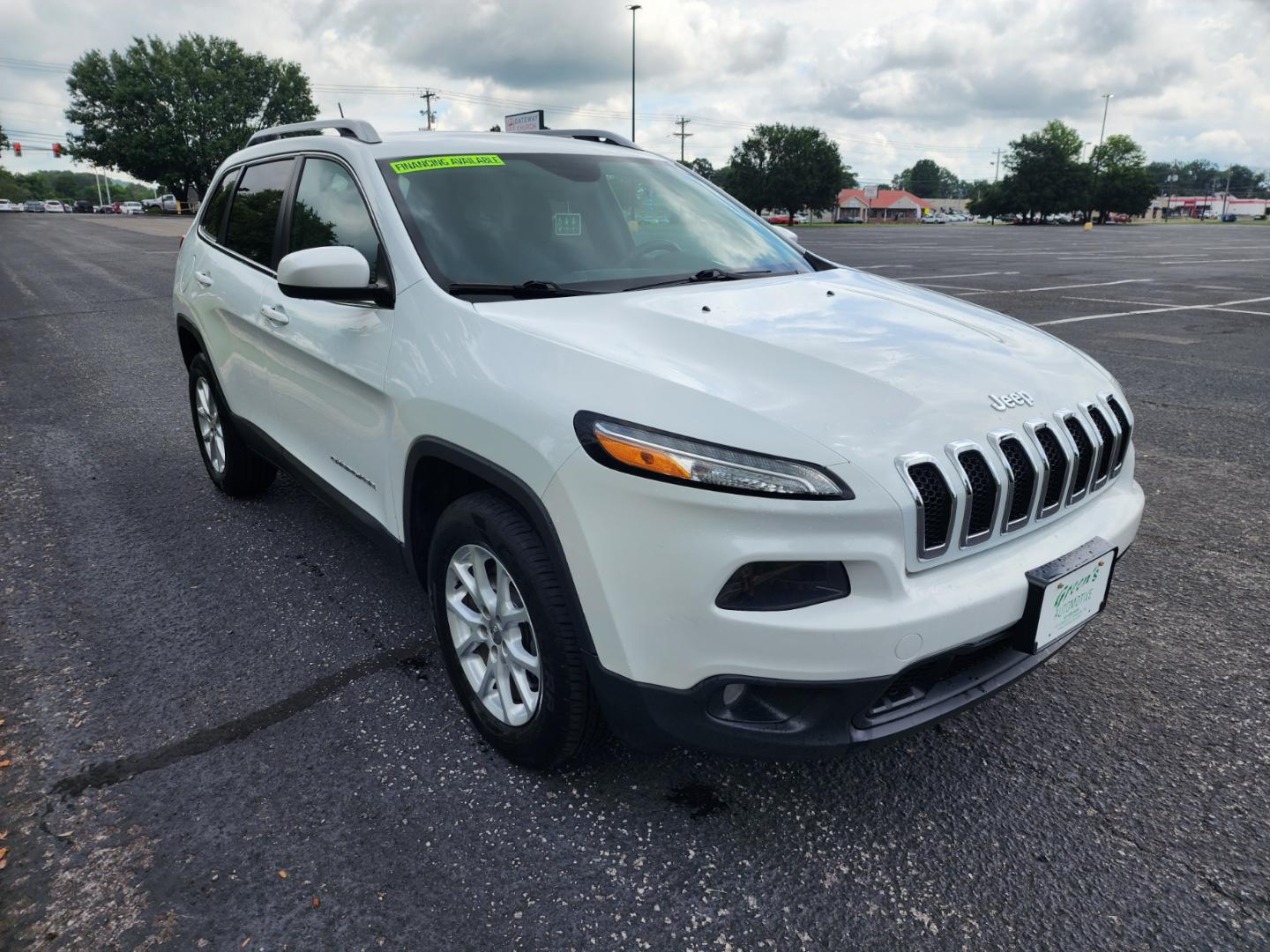 2014 WHITE /Black Jeep Cherokee Latitude 4WD (1C4PJMCS2EW) with an 3.2L V6 DOHC 24V engine, 9-Speed Automatic transmission, located at 1221 Madison St., Shelbyville, TN, 37160, (931) 680-9439, 0.000000, 0.000000 - Photo#1