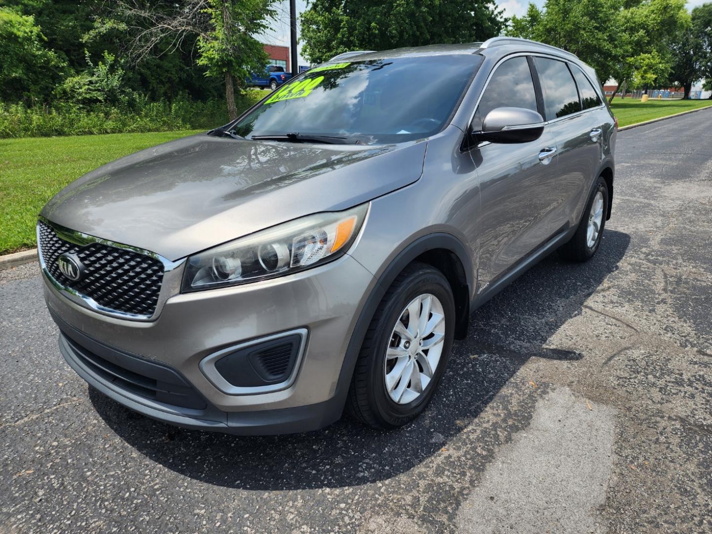 2016 Gray /Gray Kia Sorento LX AWD (5XYPGDA31GG) with an 2.4L L4 DOHC 16V engine, 6-Speed Automatic transmission, located at 1221 Madison St., Shelbyville, TN, 37160, (931) 680-9439, 0.000000, 0.000000 - Photo#0