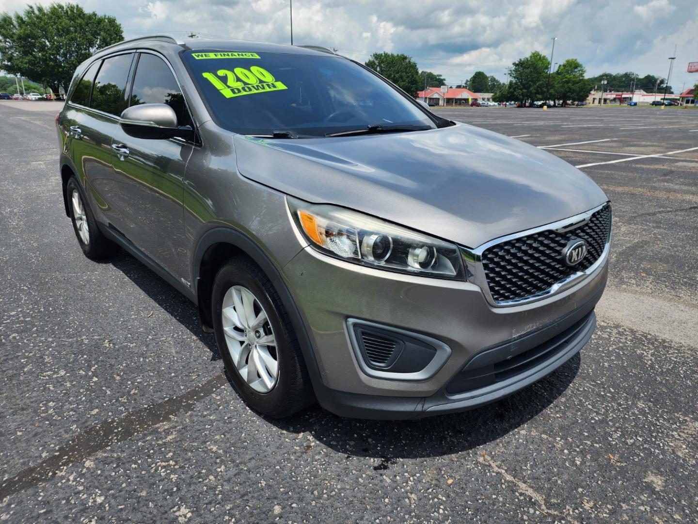 2016 Gray /Gray Kia Sorento LX AWD (5XYPGDA31GG) with an 2.4L L4 DOHC 16V engine, 6-Speed Automatic transmission, located at 1221 Madison St., Shelbyville, TN, 37160, (931) 680-9439, 0.000000, 0.000000 - Photo#1