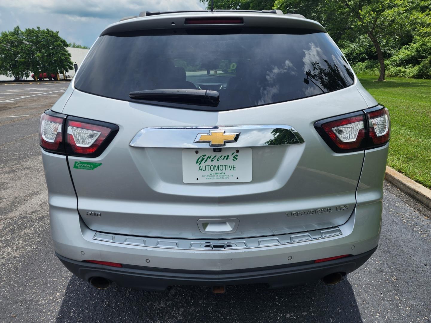 2013 Silver /Black Chevrolet Traverse LTZ AWD (1GNKVLKD1DJ) with an 3.6L V6 DOHC 24V engine, 6-Speed Automatic transmission, located at 1221 Madison St., Shelbyville, TN, 37160, (931) 680-9439, 0.000000, 0.000000 - Photo#2