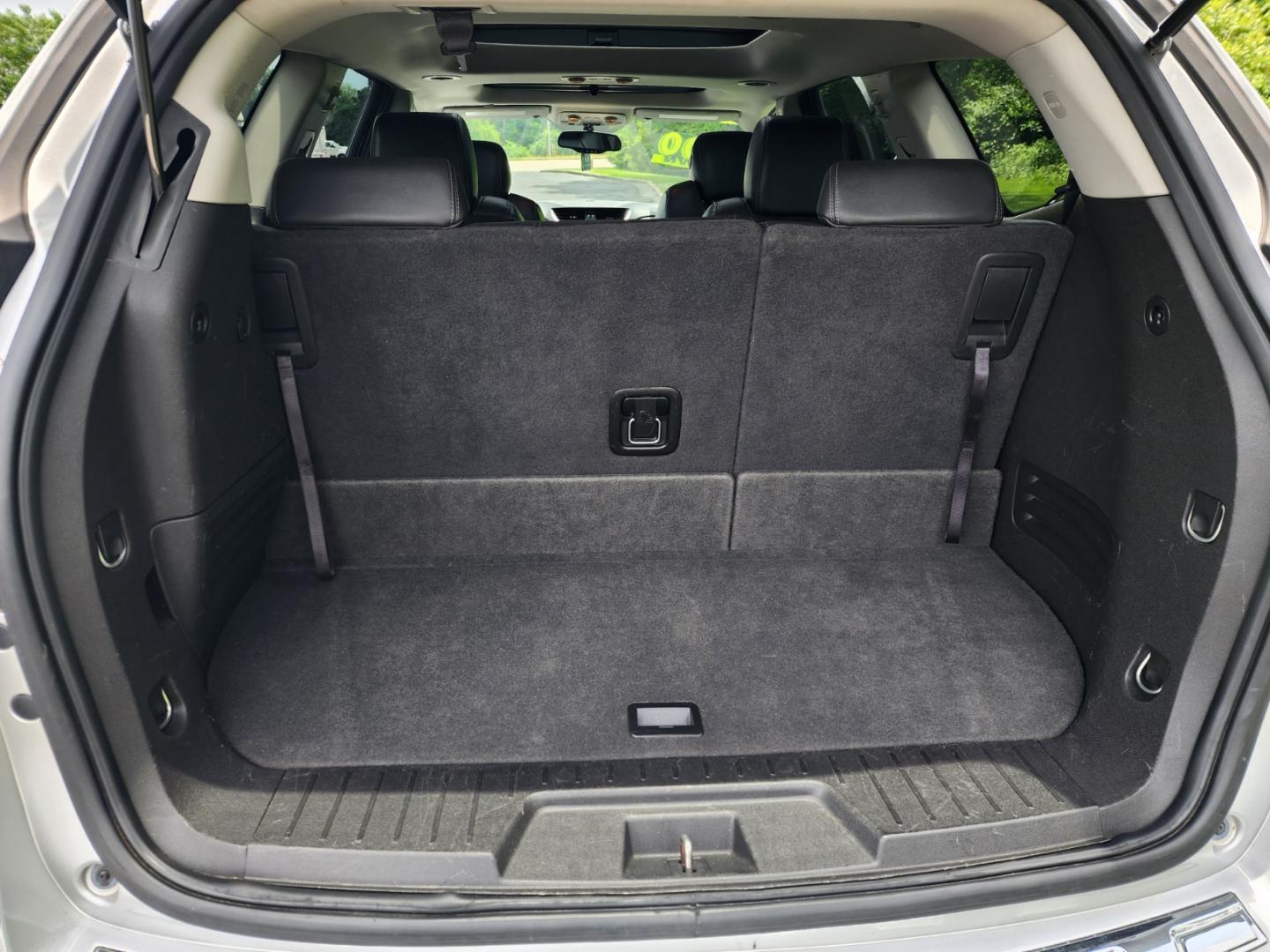 2013 Silver /Black Chevrolet Traverse LTZ AWD (1GNKVLKD1DJ) with an 3.6L V6 DOHC 24V engine, 6-Speed Automatic transmission, located at 1221 Madison St., Shelbyville, TN, 37160, (931) 680-9439, 0.000000, 0.000000 - Photo#3