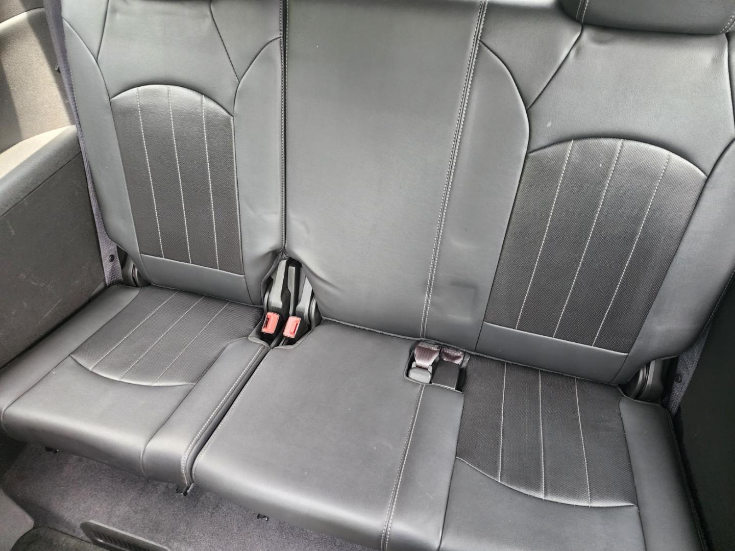 2013 Silver /Black Chevrolet Traverse LTZ AWD (1GNKVLKD1DJ) with an 3.6L V6 DOHC 24V engine, 6-Speed Automatic transmission, located at 1221 Madison St., Shelbyville, TN, 37160, (931) 680-9439, 0.000000, 0.000000 - Photo#5