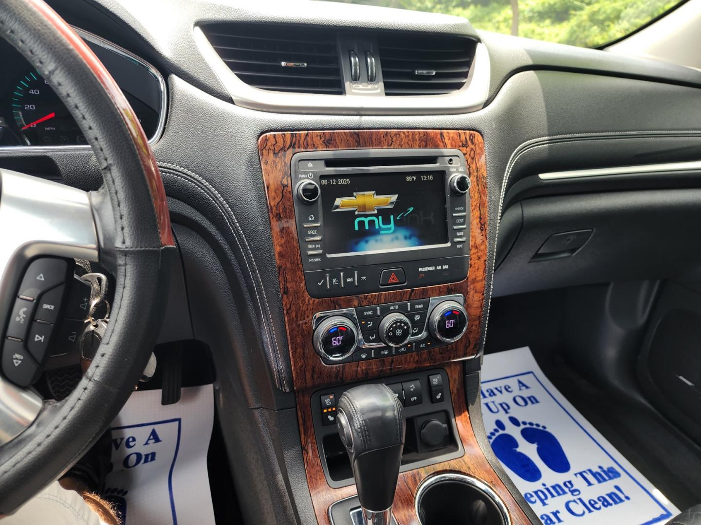 2013 Silver /Black Chevrolet Traverse LTZ AWD (1GNKVLKD1DJ) with an 3.6L V6 DOHC 24V engine, 6-Speed Automatic transmission, located at 1221 Madison St., Shelbyville, TN, 37160, (931) 680-9439, 0.000000, 0.000000 - Photo#9