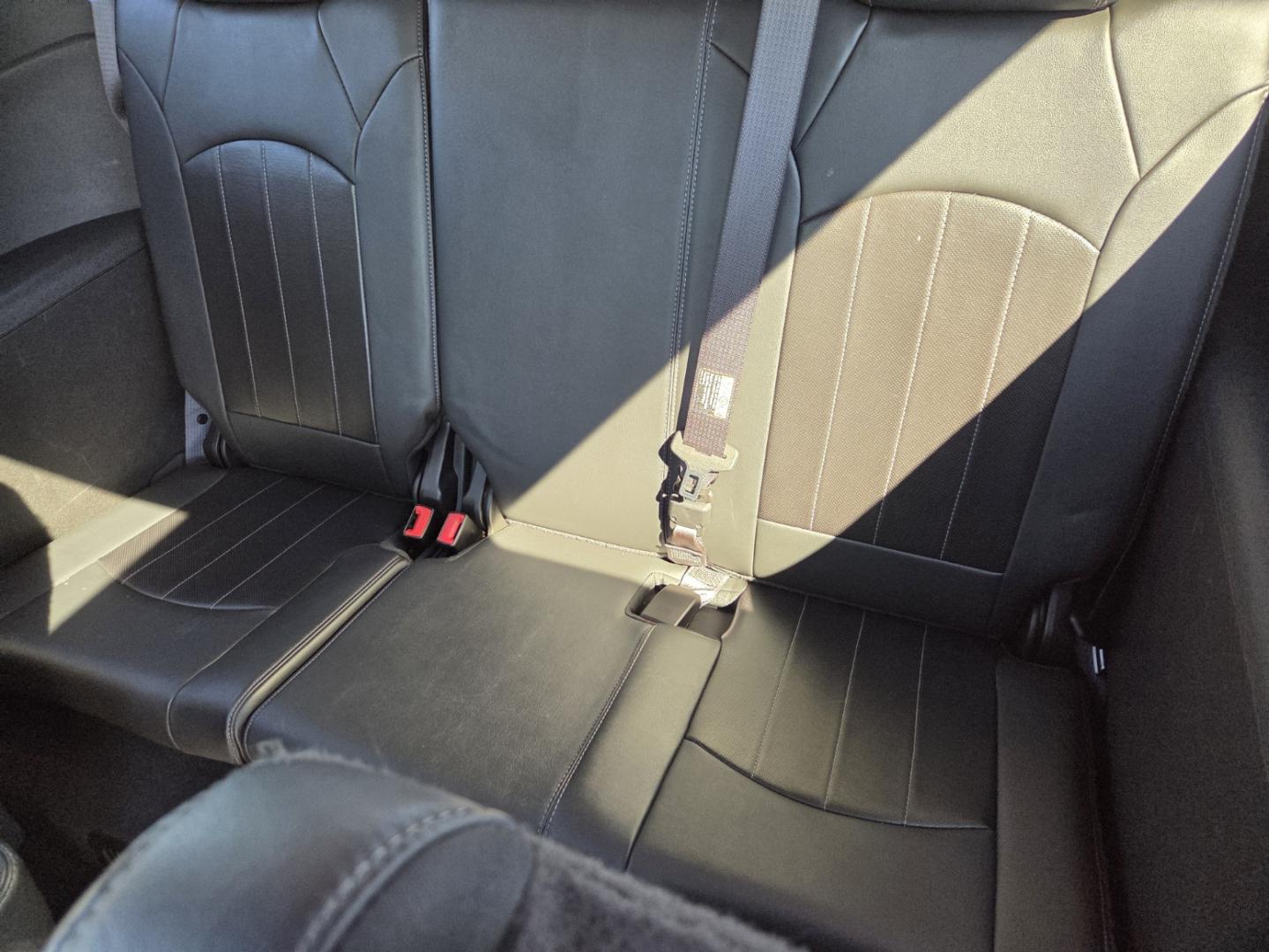 2013 Silver /Black Chevrolet Traverse LTZ AWD (1GNKVLKD1DJ) with an 3.6L V6 DOHC 24V engine, 6-Speed Automatic transmission, located at 1221 Madison St., Shelbyville, TN, 37160, (931) 680-9439, 0.000000, 0.000000 - Photo#4