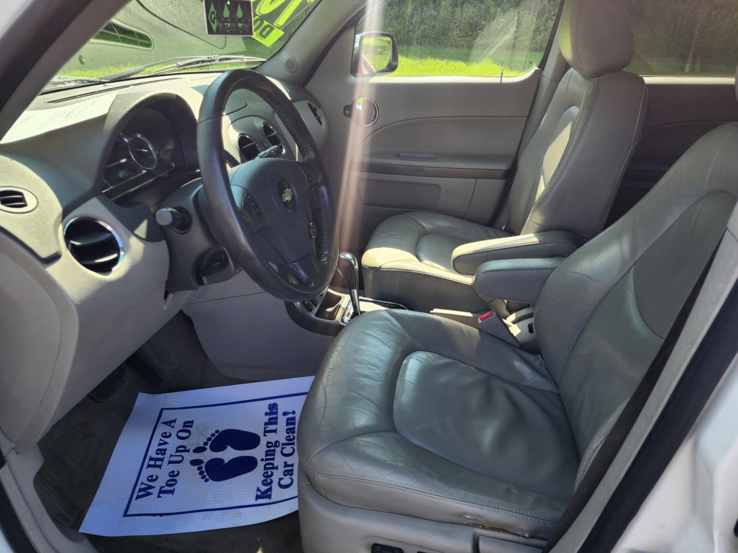 2007 WHITE /Gray Chevrolet HHR LT2 (3GNDA33P67S) with an 2.4L L4 DOHC 16V engine, 6-Speed Automatic Overdrive transmission, located at 1221 Madison St., Shelbyville, TN, 37160, (931) 680-9439, 0.000000, 0.000000 - Photo#5
