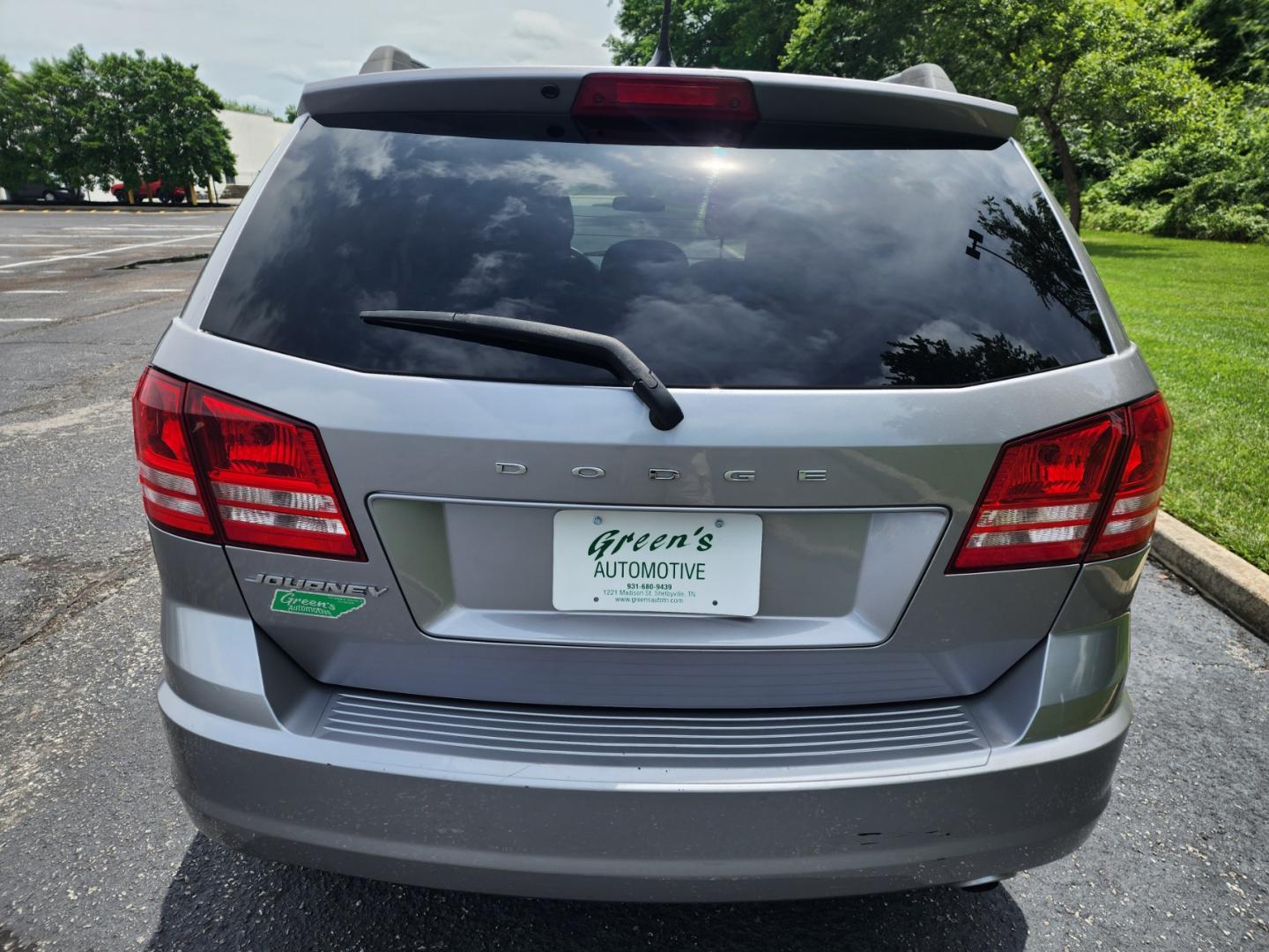 2018 SILVER /Gray Dodge Journey SE (3C4PDCABXJT) with an 2.4L L4 DOHC 16V engine, 4A transmission, located at 1221 Madison St., Shelbyville, TN, 37160, (931) 680-9439, 0.000000, 0.000000 - Photo#2