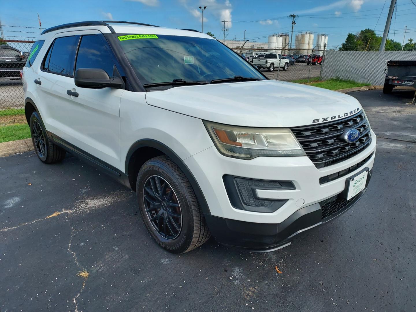 2016 WHITE /Beige Ford Explorer Base 4WD (1FM5K8B8XGG) with an 3.5L V6 DOHC 24V engine, 6-Speed Automatic transmission, located at 1221 Madison St., Shelbyville, TN, 37160, (931) 680-9439, 0.000000, 0.000000 - Photo#1