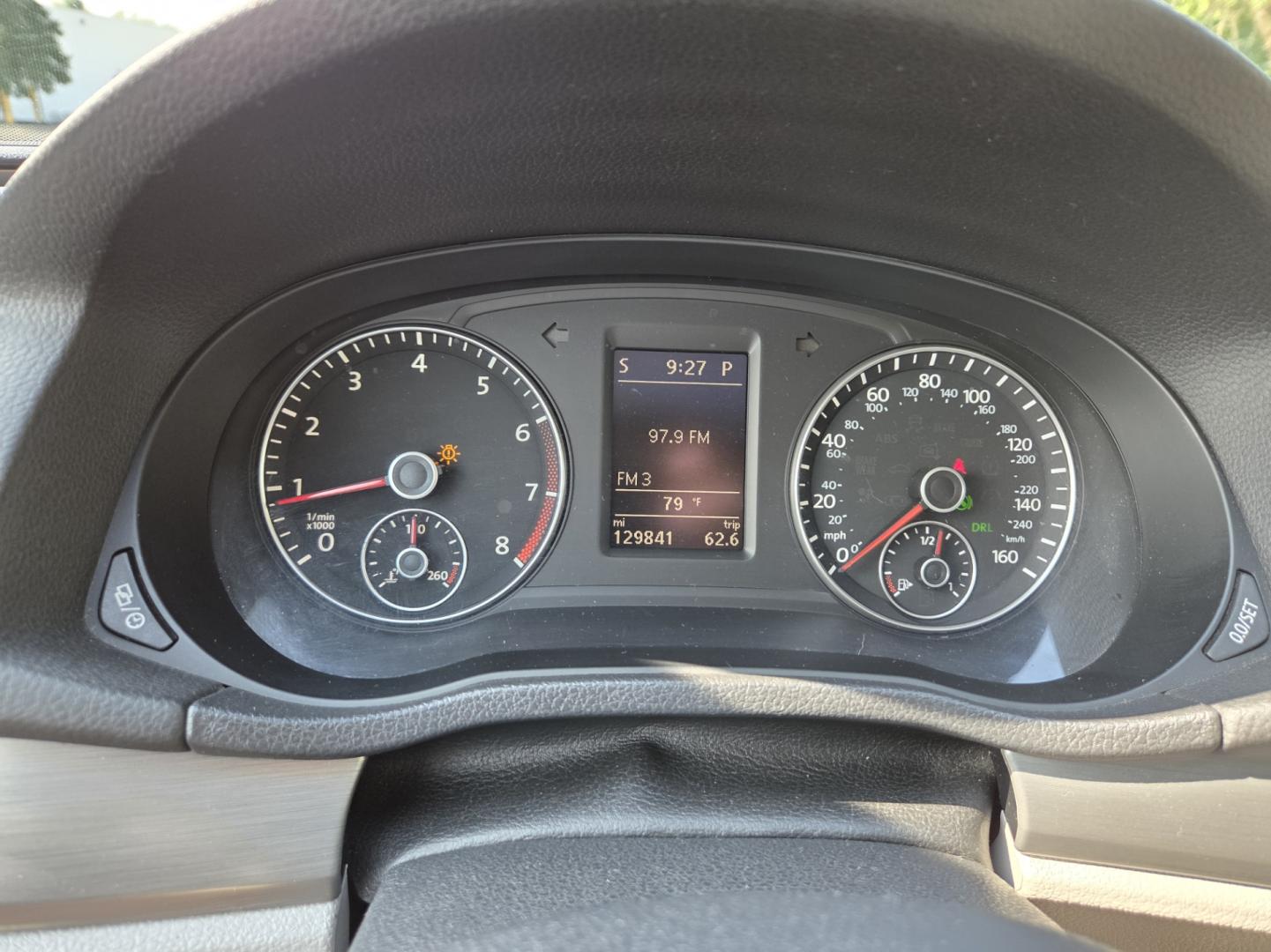 2014 Gray /Gray Volkswagen Passat 1.8T SE AT PZEV (1VWBT7A38EC) with an 1.8L L4 TURBO engine, 6-Speed Automatic transmission, located at 1221 Madison St., Shelbyville, TN, 37160, (931) 680-9439, 0.000000, 0.000000 - Photo#7