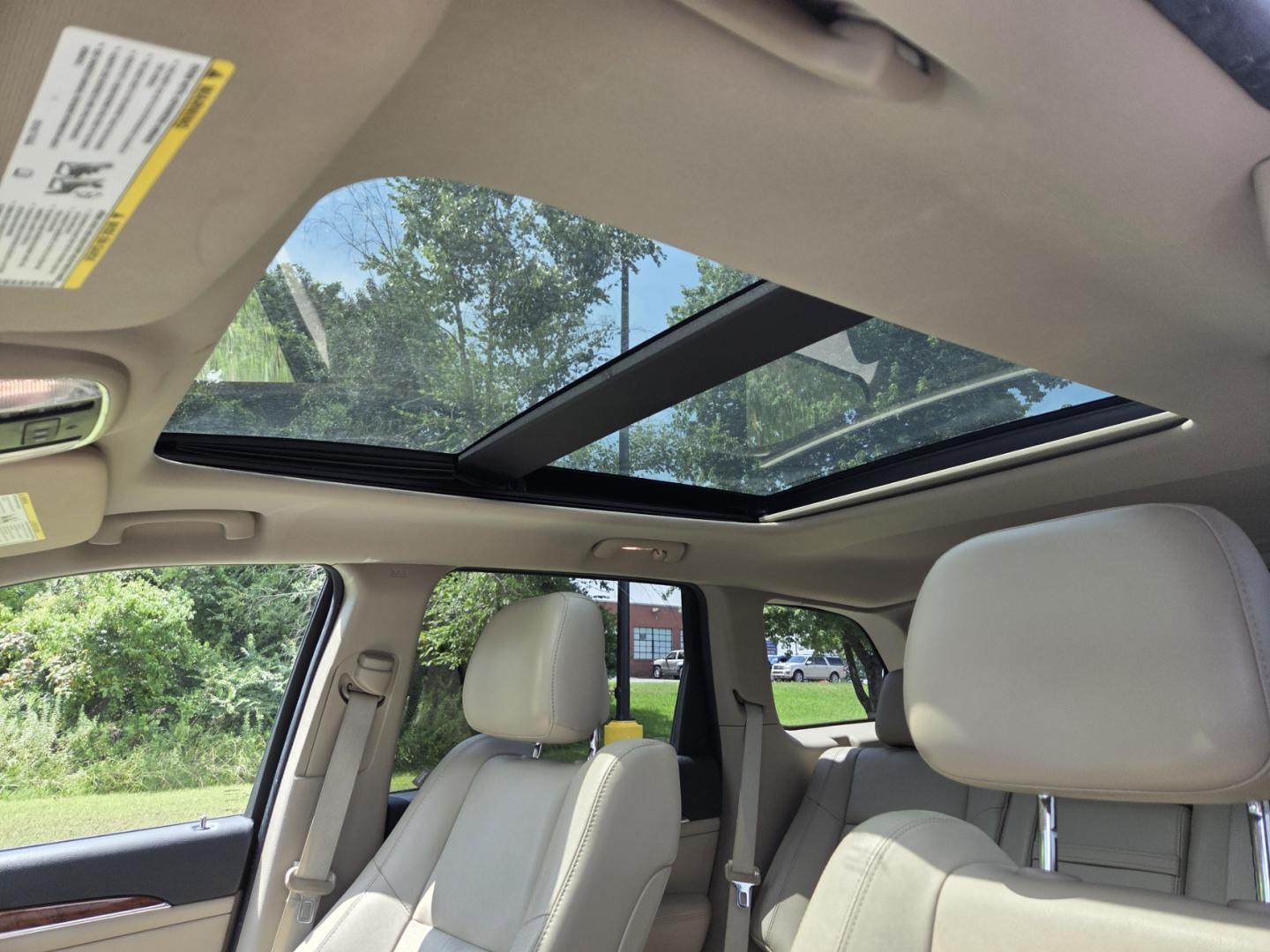 2012 Blue /Beige Jeep Grand Cherokee Limited 2WD (1C4RJEBG7CC) with an 3.6L V6 DOHC 24V engine, 5-Speed Automatic transmission, located at 1221 Madison St., Shelbyville, TN, 37160, (931) 680-9439, 0.000000, 0.000000 - Photo#6