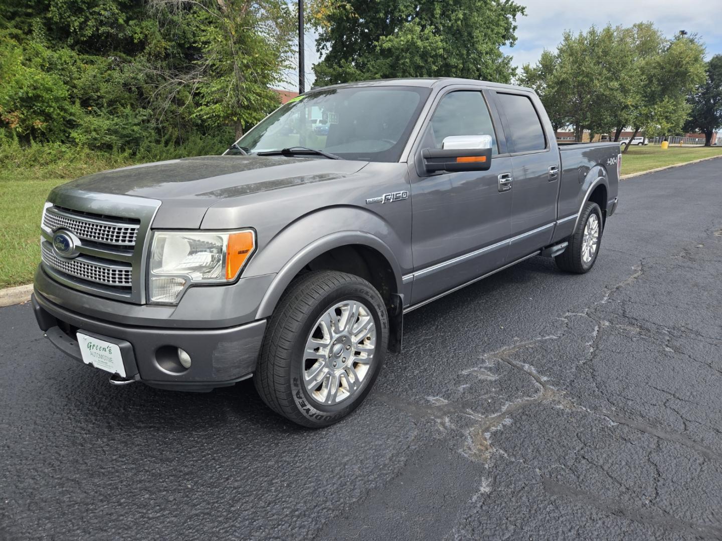 2011 Gray /Gray Ford F-150 Platinum SuperCrew 5.5-ft. Bed 4WD (1FTFW1ET5BF) with an 3.5L V6 engine, 4-Speed Automatic transmission, located at 1221 Madison St., Shelbyville, TN, 37160, (931) 680-9439, 0.000000, 0.000000 - Photo#0