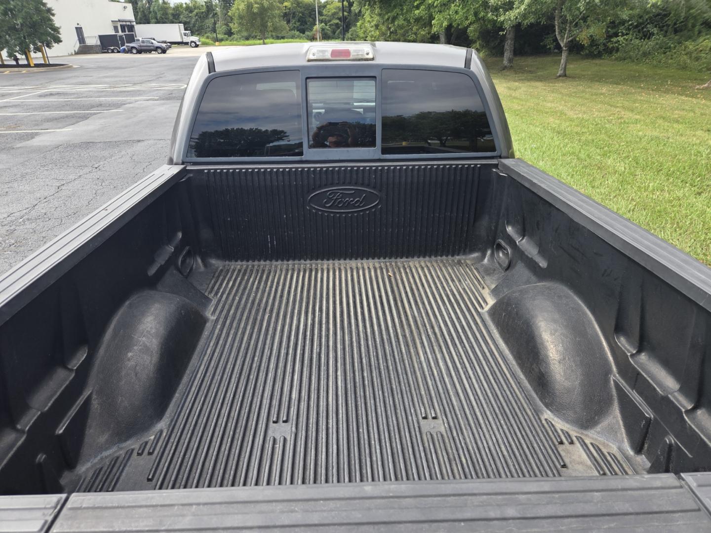 2011 Gray /Gray Ford F-150 Platinum SuperCrew 5.5-ft. Bed 4WD (1FTFW1ET5BF) with an 3.5L V6 engine, 4-Speed Automatic transmission, located at 1221 Madison St., Shelbyville, TN, 37160, (931) 680-9439, 0.000000, 0.000000 - Photo#4