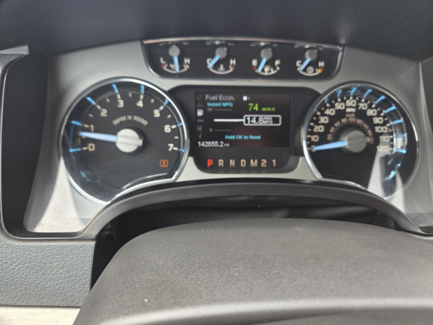 2011 Gray /Gray Ford F-150 Platinum SuperCrew 5.5-ft. Bed 4WD (1FTFW1ET5BF) with an 3.5L V6 engine, 4-Speed Automatic transmission, located at 1221 Madison St., Shelbyville, TN, 37160, (931) 680-9439, 0.000000, 0.000000 - Photo#9