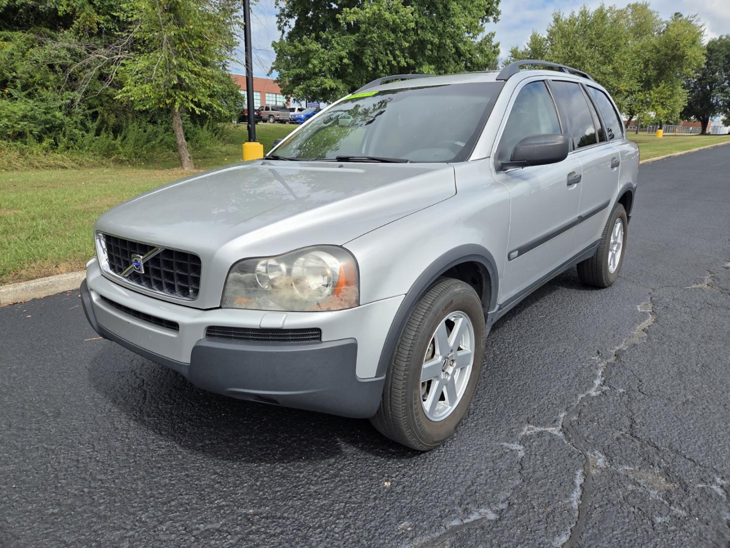 2005 Silver /Gray Volvo XC90 2.5T (YV1CY592751) with an 2.5L L5 DOHC 20V TURBO engine, 5-Speed Automatic transmission, located at 1221 Madison St., Shelbyville, TN, 37160, (931) 680-9439, 0.000000, 0.000000 - Photo#0