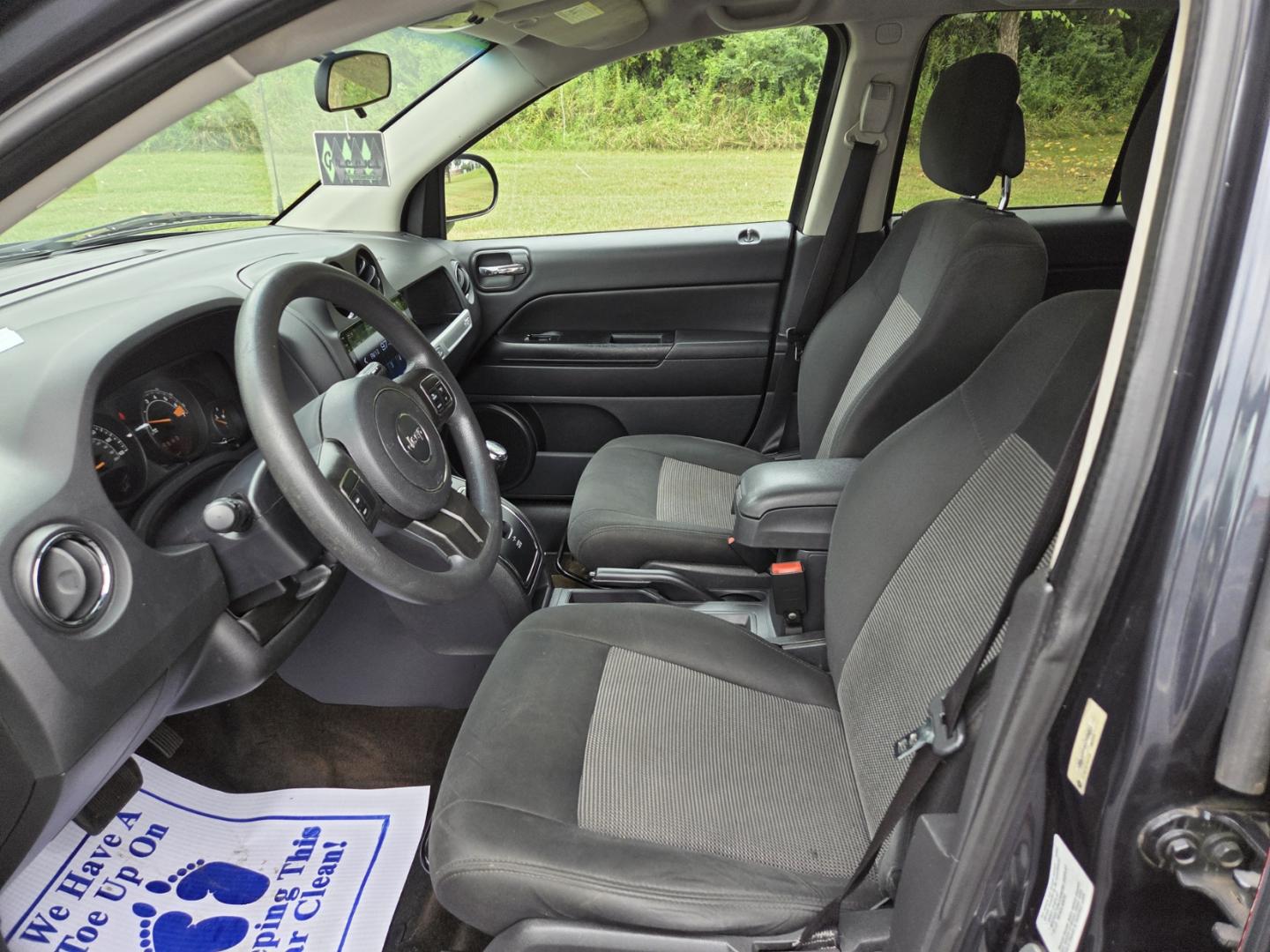 2014 Gray /Gray Jeep Compass Sport FWD (1C4NJCBA4ED) with an 2.0L L4 DOHC 16V engine, located at 1221 Madison St., Shelbyville, TN, 37160, (931) 680-9439, 0.000000, 0.000000 - Photo#5