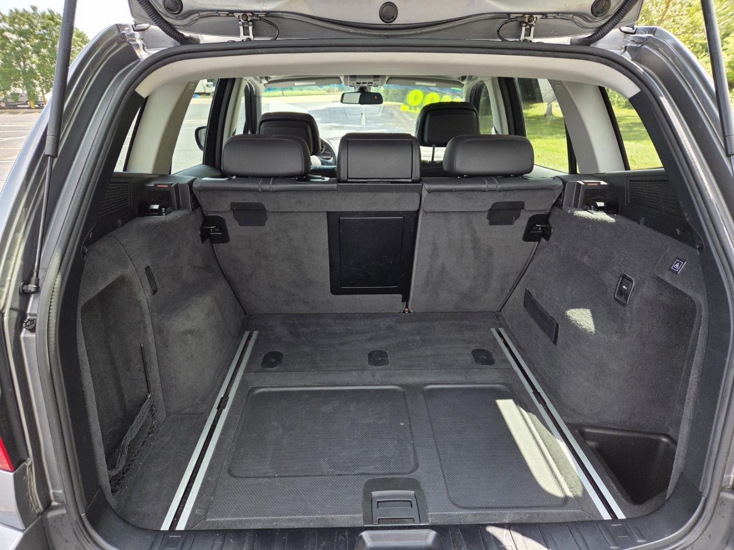 2010 Silver /Gray BMW X3 xDrive30i (WBXPC9C40AW) with an 3.0L L6 DOHC 24V engine, Automatic transmission, located at 1221 Madison St., Shelbyville, TN, 37160, (931) 680-9439, 0.000000, 0.000000 - Photo#3