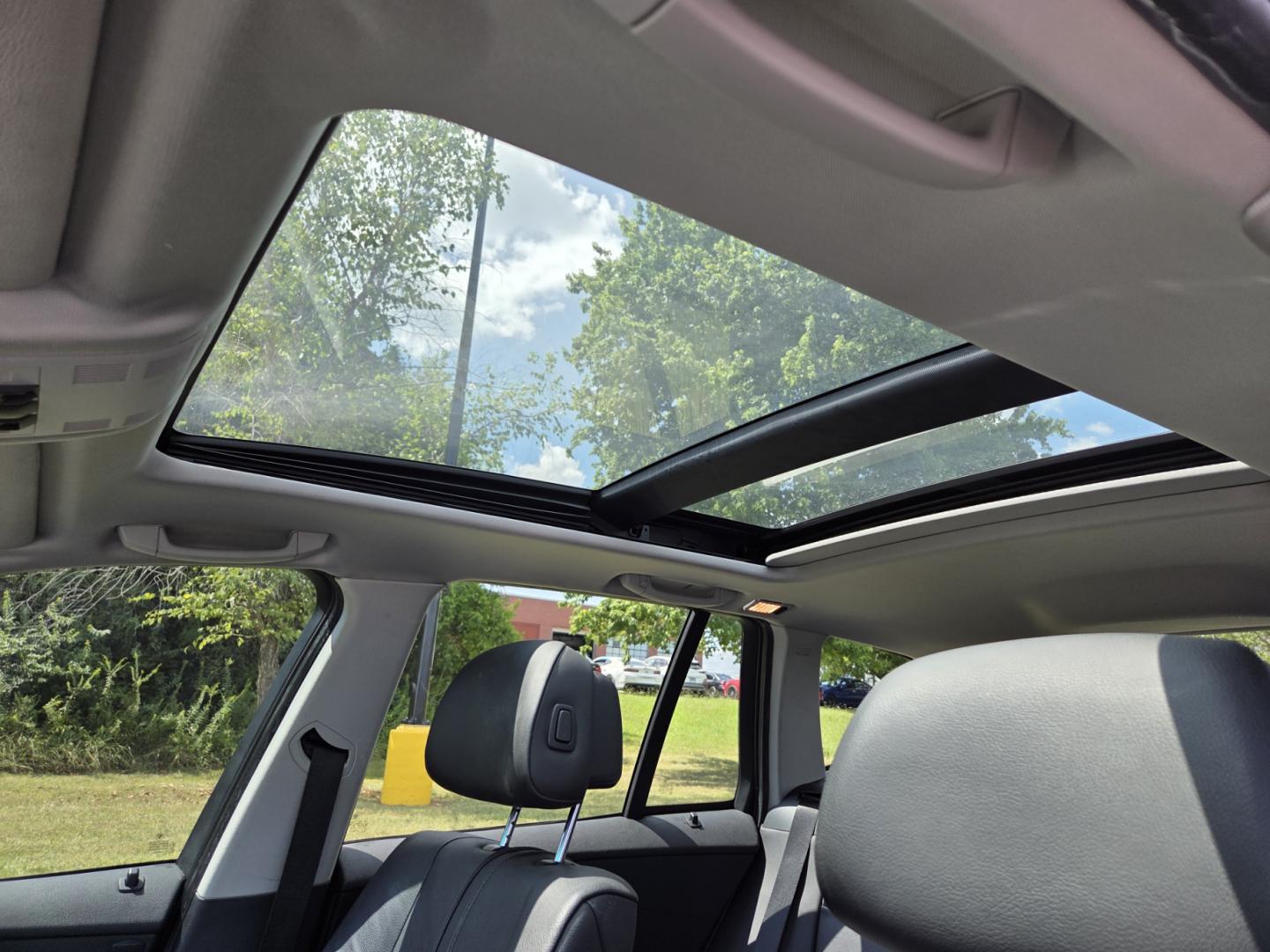 2010 Silver /Gray BMW X3 xDrive30i (WBXPC9C40AW) with an 3.0L L6 DOHC 24V engine, Automatic transmission, located at 1221 Madison St., Shelbyville, TN, 37160, (931) 680-9439, 0.000000, 0.000000 - Photo#6