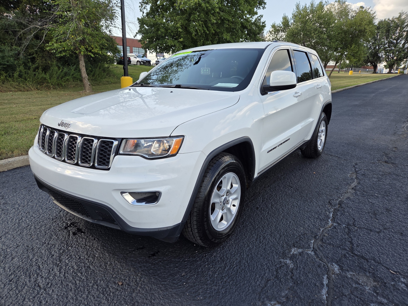 photo of 2017 Jeep Grand Cherokee Laredo 2WD