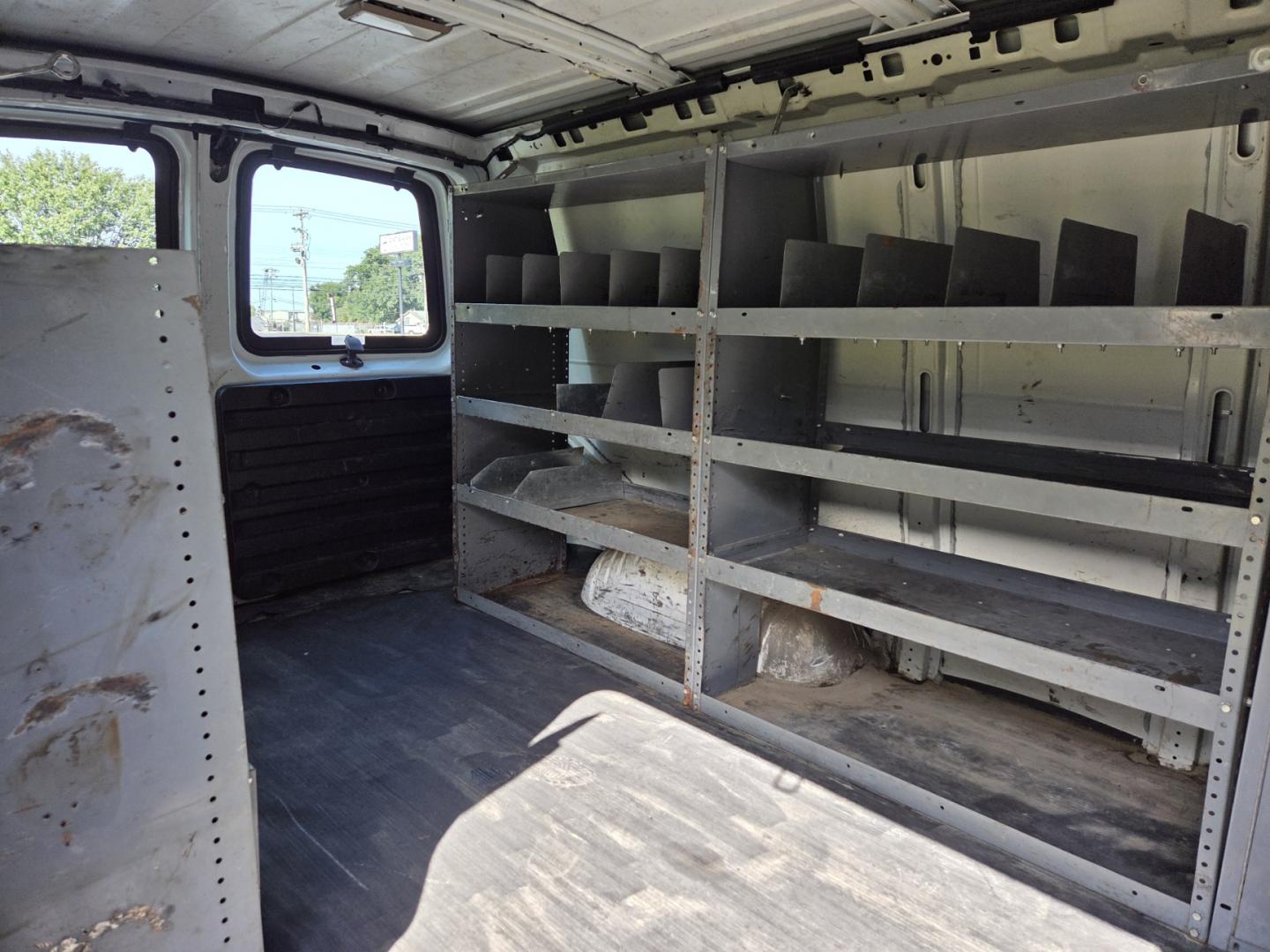 2013 WHITE /Brown GMC Savana G2500 Cargo (1GTW7FCA4D1) with an 4.8L V8 OHV 16V FFV engine, 6-Speed Automatic transmission, located at 1221 Madison St., Shelbyville, TN, 37160, (931) 680-9439, 0.000000, 0.000000 - Photo#3