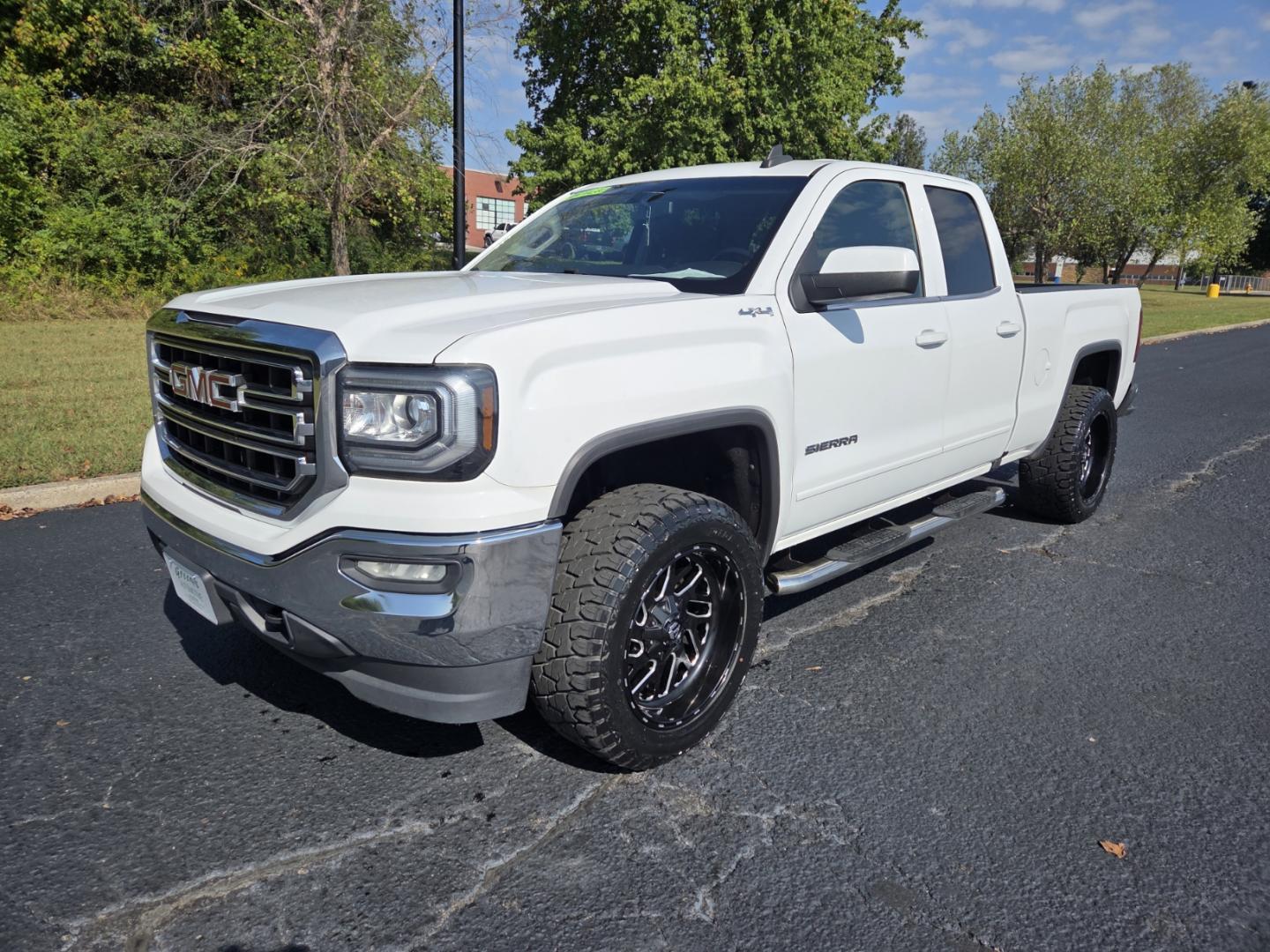 2017 WHITE /Black GMC Sierra 1500 SLE Double Cab 4WD (1GTV2MEC7HZ) with an 5.3L V8 OHV 16V engine, 6A transmission, located at 1221 Madison St., Shelbyville, TN, 37160, (931) 680-9439, 0.000000, 0.000000 - Photo#0