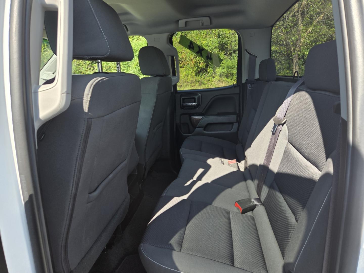 2017 WHITE /Black GMC Sierra 1500 SLE Double Cab 4WD (1GTV2MEC7HZ) with an 5.3L V8 OHV 16V engine, 6A transmission, located at 1221 Madison St., Shelbyville, TN, 37160, (931) 680-9439, 0.000000, 0.000000 - Photo#4