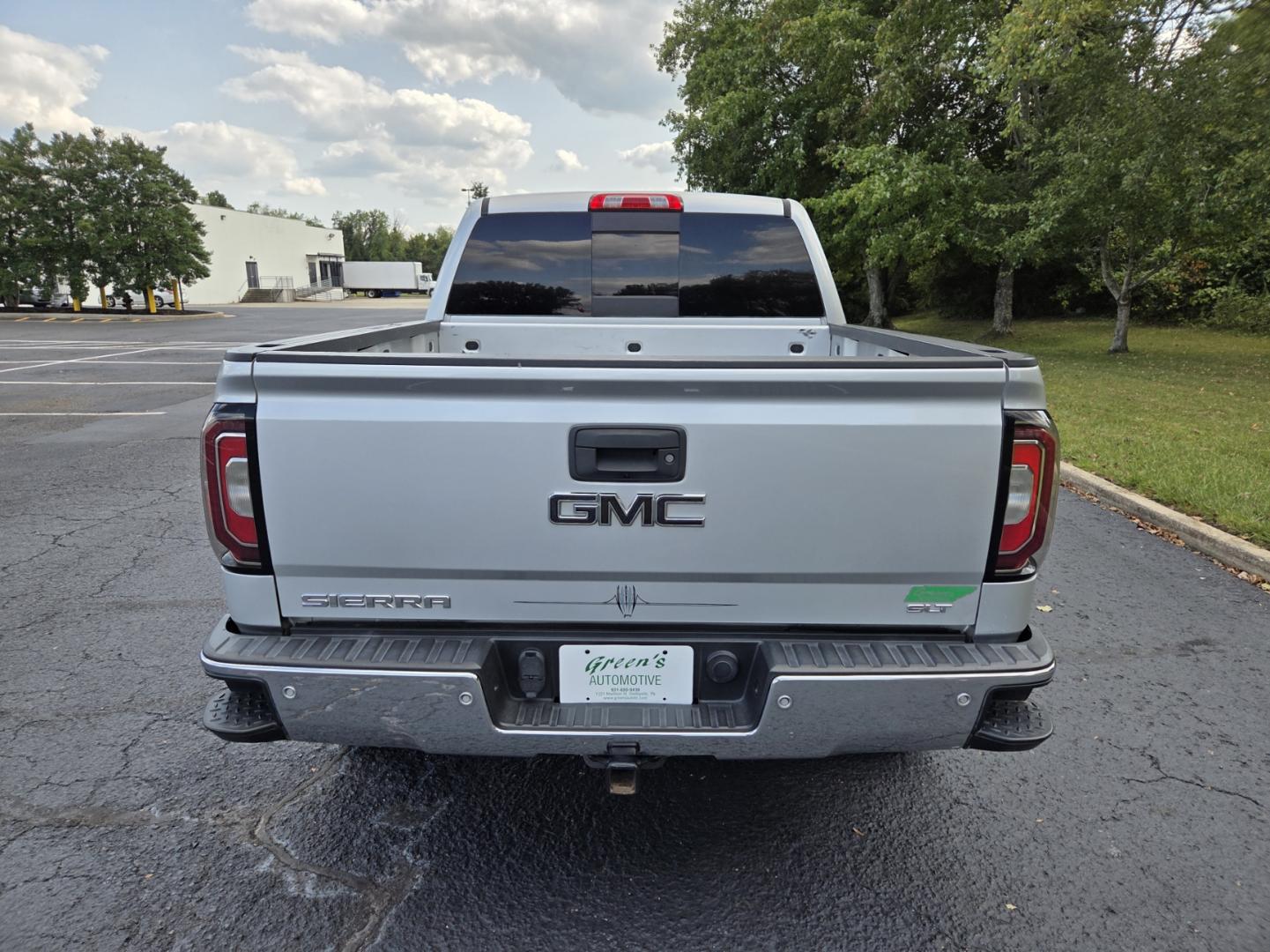 2017 SILVER /Black GMC Sierra 1500 SLT Crew Cab Long Box 4WD (3GTU2NEC4HG) with an 5.3L V8 OHV 16V engine, 6A transmission, located at 1221 Madison St., Shelbyville, TN, 37160, (931) 680-9439, 0.000000, 0.000000 - Photo#4