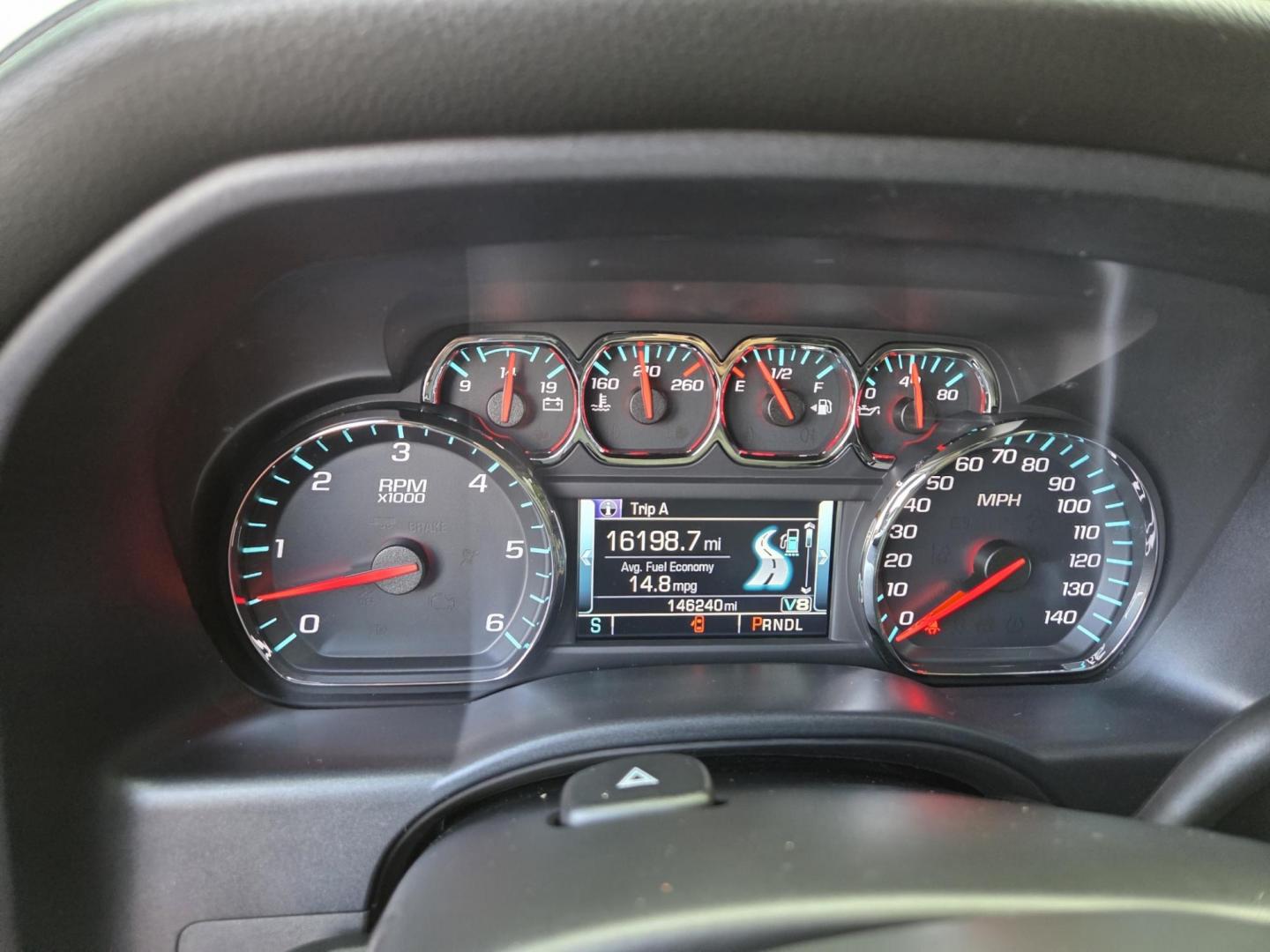 2017 SILVER /Black GMC Sierra 1500 SLT Crew Cab Long Box 4WD (3GTU2NEC4HG) with an 5.3L V8 OHV 16V engine, 6A transmission, located at 1221 Madison St., Shelbyville, TN, 37160, (931) 680-9439, 0.000000, 0.000000 - Photo#10