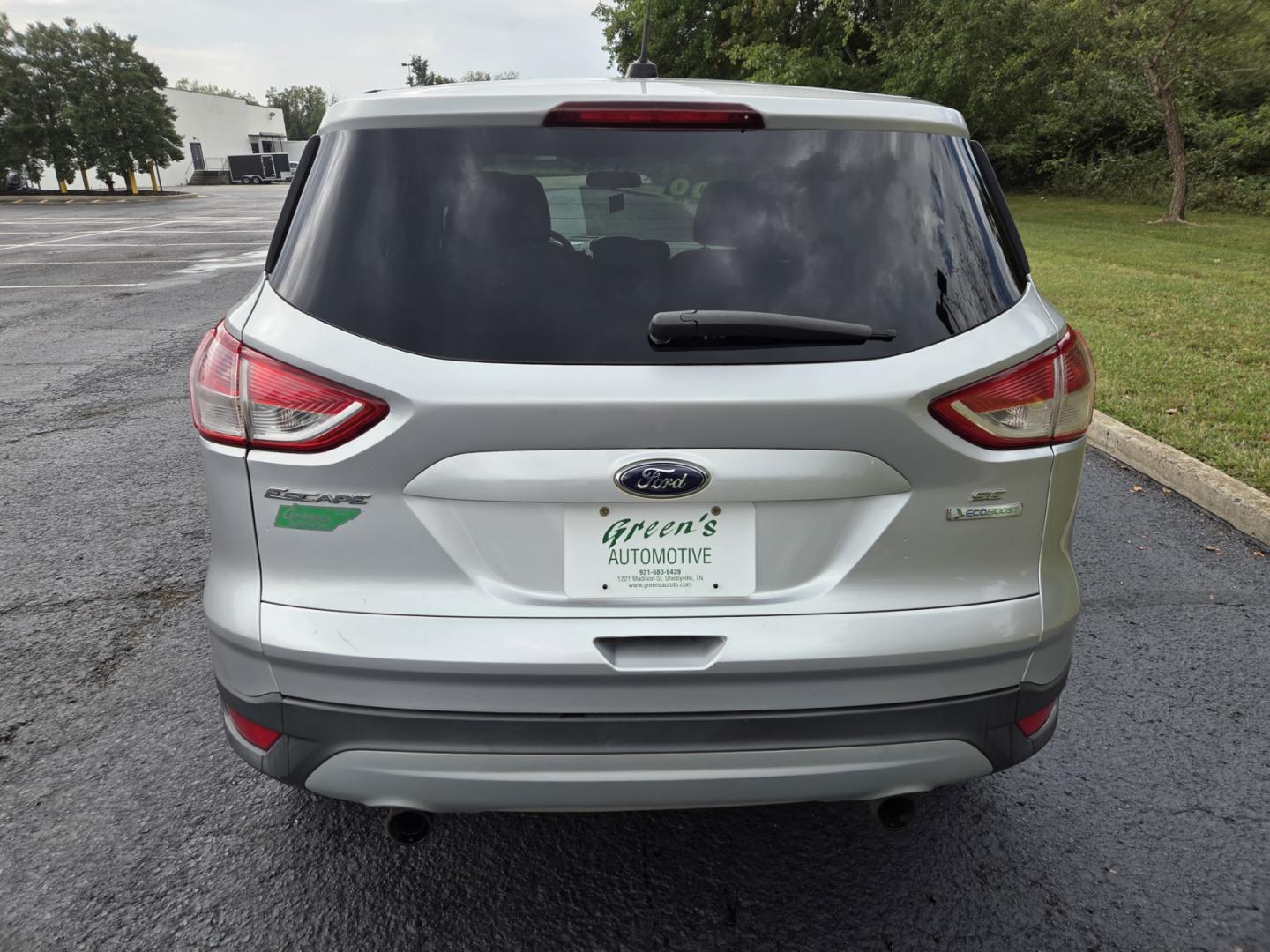 2013 SILVER /Gray Ford Escape SE FWD (1FMCU0GX2DU) with an 1.6L L4 DOHC 16V engine, 6-Speed Automatic transmission, located at 1221 Madison St., Shelbyville, TN, 37160, (931) 680-9439, 0.000000, 0.000000 - Photo#2