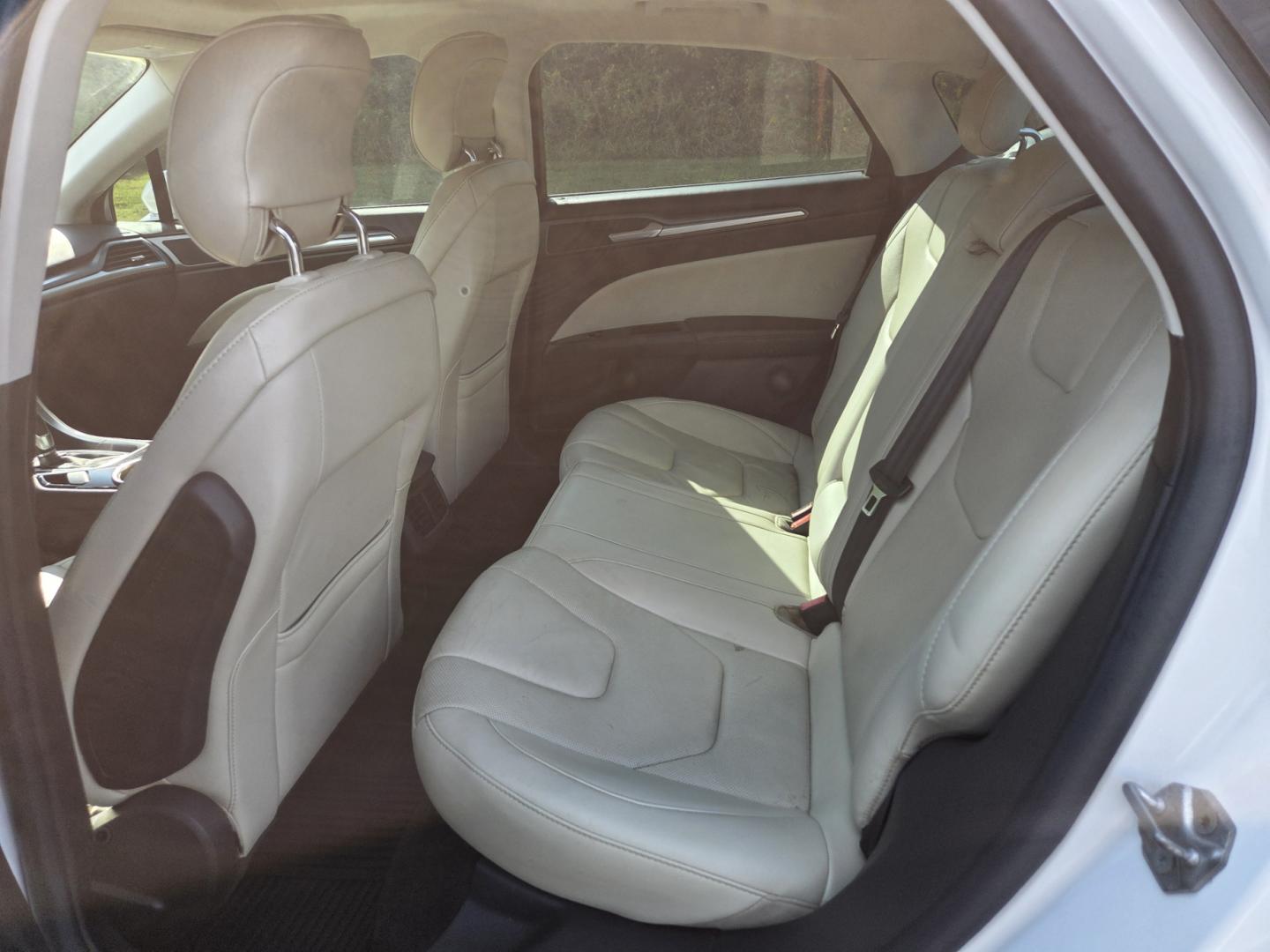 2014 WHITE /White Ford Fusion Titanium (3FA6P0K98ER) with an 2.0L L4 DOHC 16V engine, Automatic transmission, located at 1221 Madison St., Shelbyville, TN, 37160, (931) 680-9439, 0.000000, 0.000000 - Photo#4