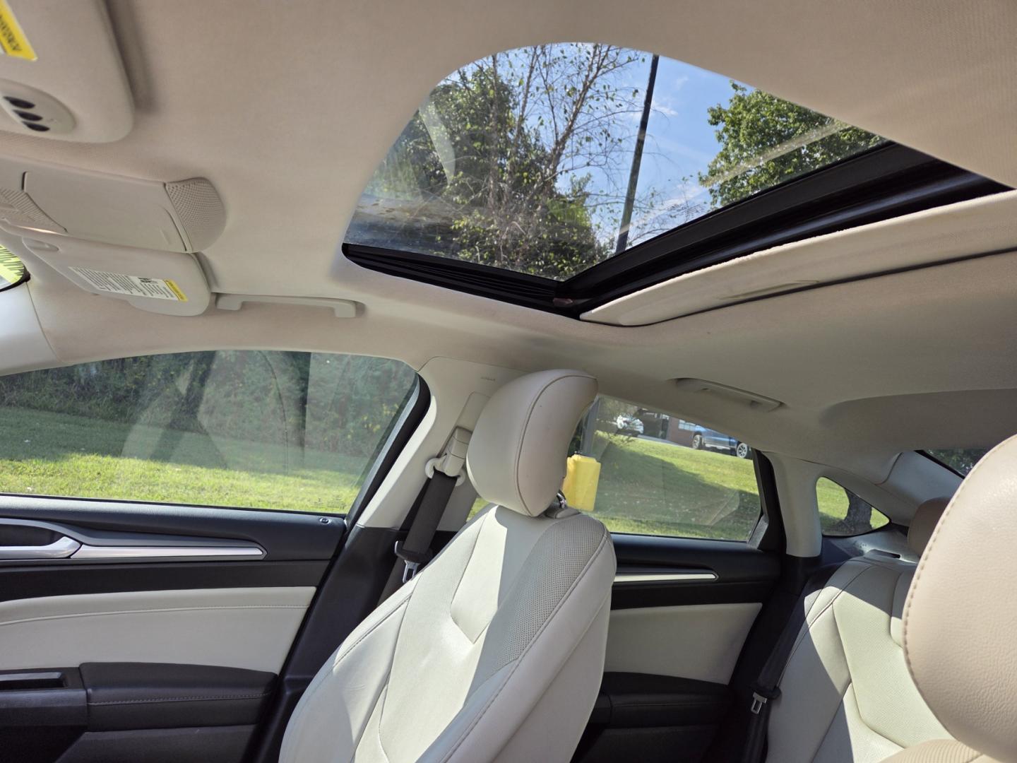 2014 WHITE /White Ford Fusion Titanium (3FA6P0K98ER) with an 2.0L L4 DOHC 16V engine, Automatic transmission, located at 1221 Madison St., Shelbyville, TN, 37160, (931) 680-9439, 0.000000, 0.000000 - Photo#6