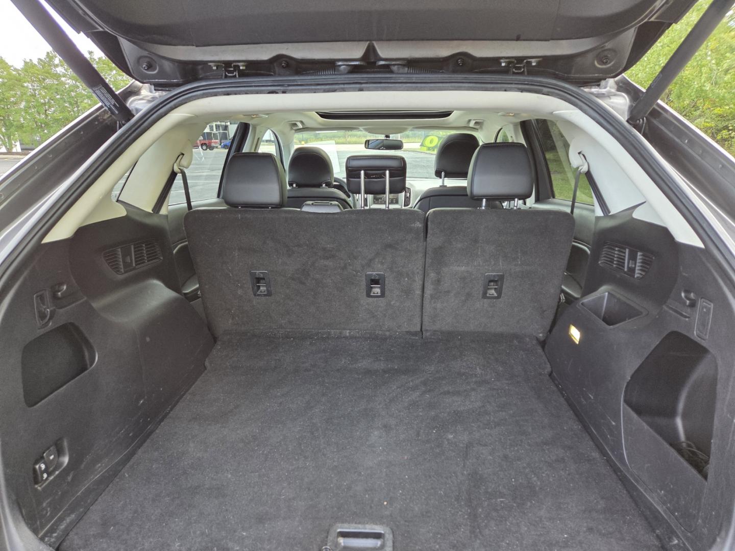 2015 Gray /Black Ford Edge SEL AWD (2FMTK4J97FB) with an 2.0L L4 DOHC 16V engine, 6-Speed Automatic transmission, located at 1221 Madison St., Shelbyville, TN, 37160, (931) 680-9439, 0.000000, 0.000000 - Photo#3