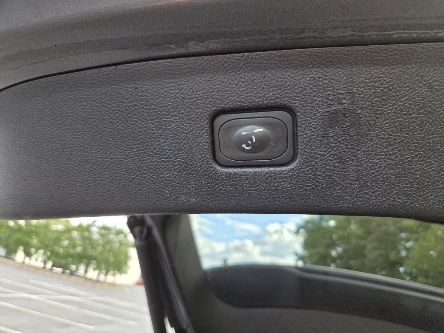 2015 Gray /Black Ford Edge SEL AWD (2FMTK4J97FB) with an 2.0L L4 DOHC 16V engine, 6-Speed Automatic transmission, located at 1221 Madison St., Shelbyville, TN, 37160, (931) 680-9439, 0.000000, 0.000000 - Photo#4