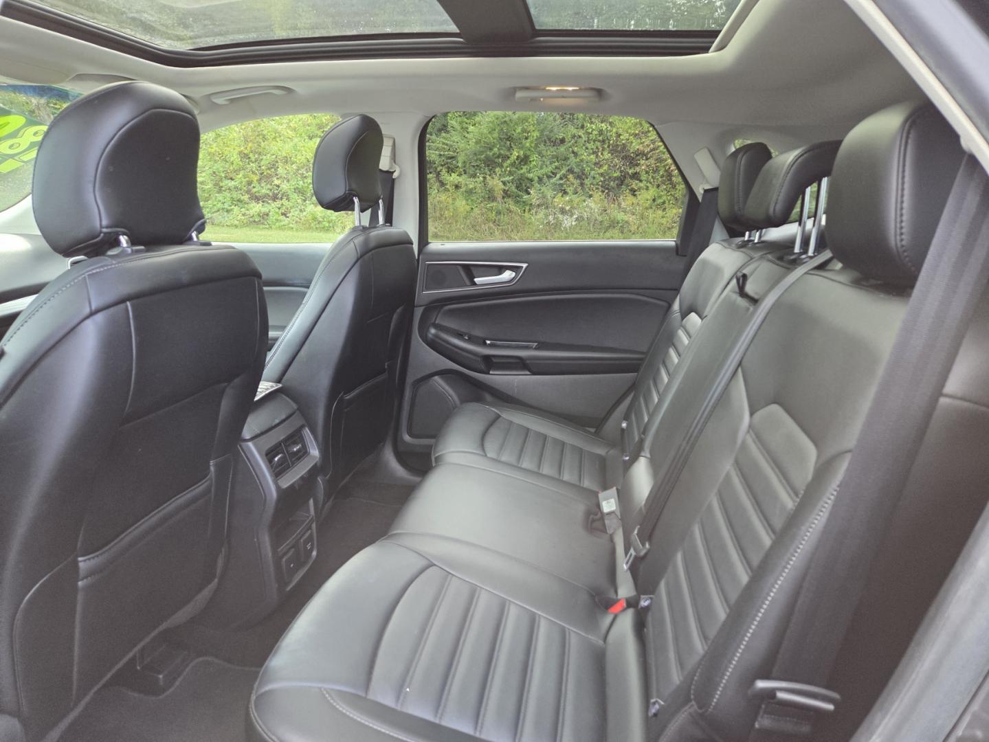 2015 Gray /Black Ford Edge SEL AWD (2FMTK4J97FB) with an 2.0L L4 DOHC 16V engine, 6-Speed Automatic transmission, located at 1221 Madison St., Shelbyville, TN, 37160, (931) 680-9439, 0.000000, 0.000000 - Photo#5