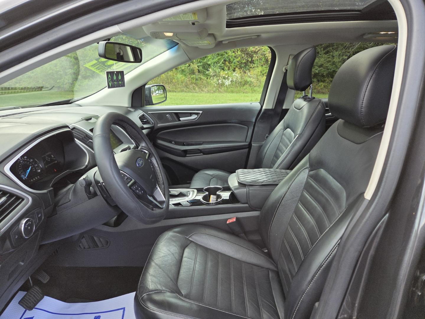 2015 Gray /Black Ford Edge SEL AWD (2FMTK4J97FB) with an 2.0L L4 DOHC 16V engine, 6-Speed Automatic transmission, located at 1221 Madison St., Shelbyville, TN, 37160, (931) 680-9439, 0.000000, 0.000000 - Photo#6