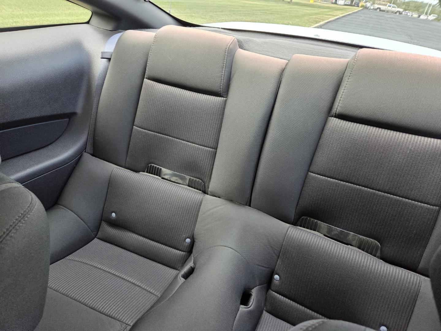 2010 SILVER /Black Ford Mustang V6 Coupe (1ZVBP8AN4A5) with an 4.0L V6 OHC 12V engine, located at 1221 Madison St., Shelbyville, TN, 37160, (931) 680-9439, 0.000000, 0.000000 - Photo#3