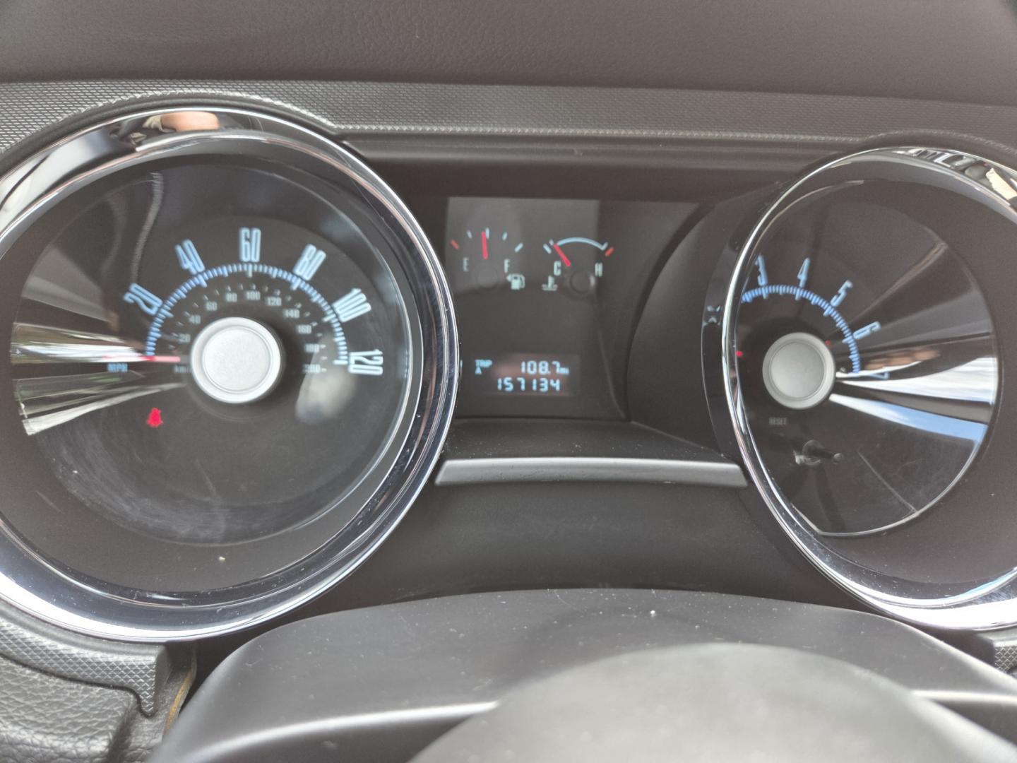 2010 SILVER /Black Ford Mustang V6 Coupe (1ZVBP8AN4A5) with an 4.0L V6 OHC 12V engine, located at 1221 Madison St., Shelbyville, TN, 37160, (931) 680-9439, 0.000000, 0.000000 - Photo#6