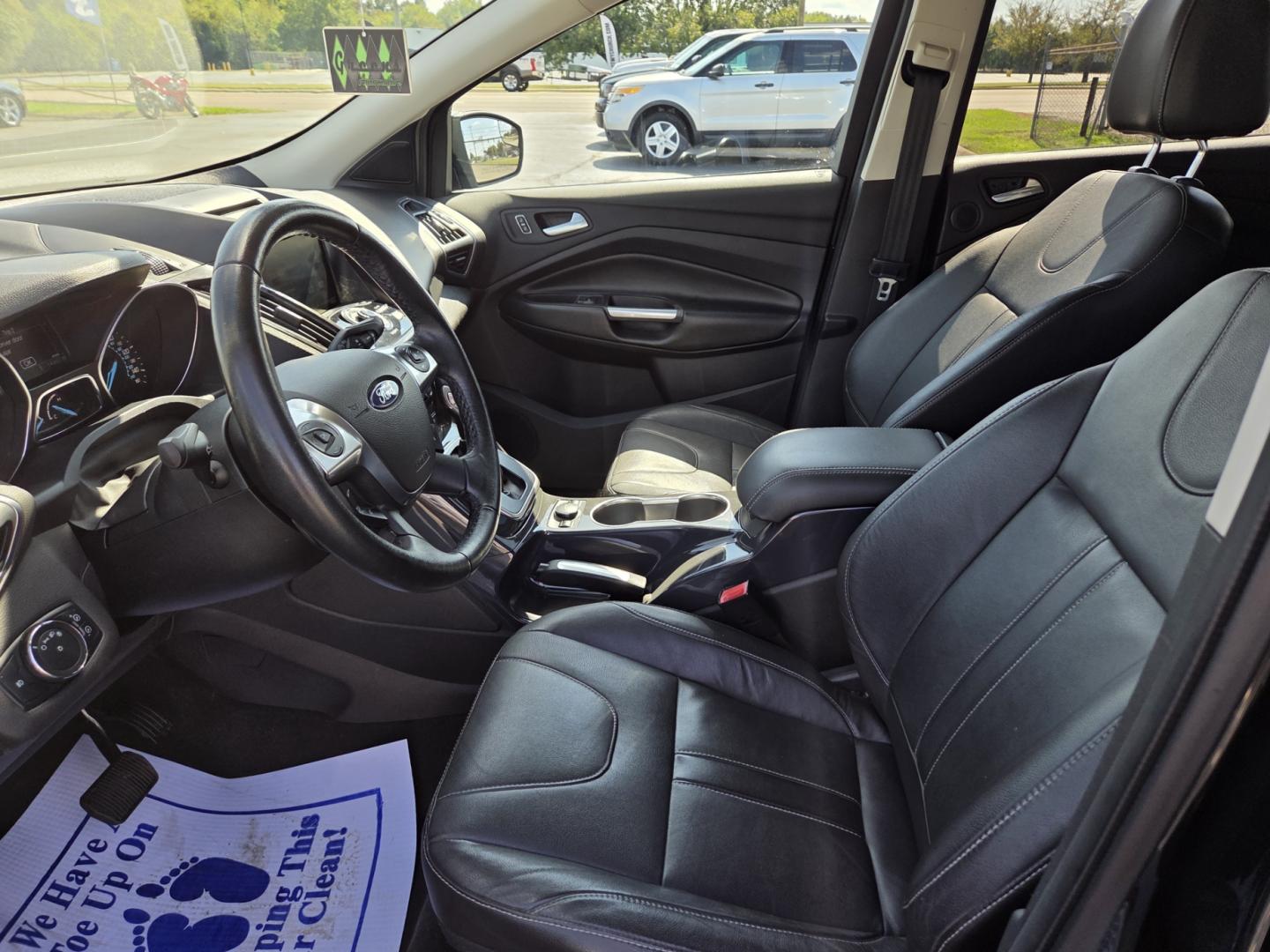 2013 BLACK /Black Ford Escape Titanium FWD (1FMCU0J95DU) with an 2.0L L4 DOHC 16V engine, 6-Speed Automatic transmission, located at 1221 Madison St., Shelbyville, TN, 37160, (931) 680-9439, 0.000000, 0.000000 - Photo#5