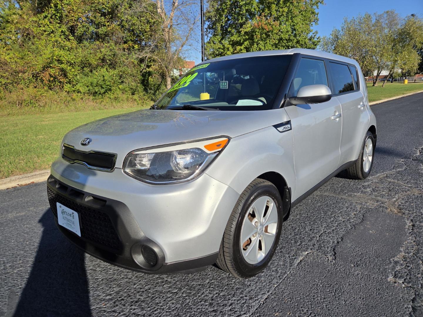 2016 SILVER /Gray Kia Soul Base 6A (KNDJN2A22G7) with an 1.6L L4 DOHC 16V engine, 6A transmission, located at 1221 Madison St., Shelbyville, TN, 37160, (931) 680-9439, 0.000000, 0.000000 - Photo#0