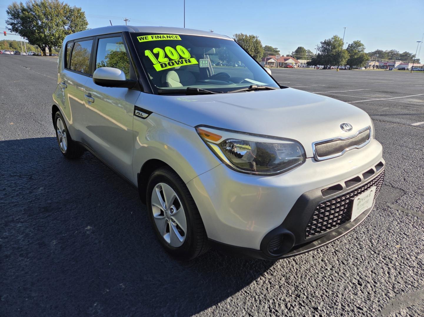 2016 SILVER /Gray Kia Soul Base 6A (KNDJN2A22G7) with an 1.6L L4 DOHC 16V engine, 6A transmission, located at 1221 Madison St., Shelbyville, TN, 37160, (931) 680-9439, 0.000000, 0.000000 - Photo#1