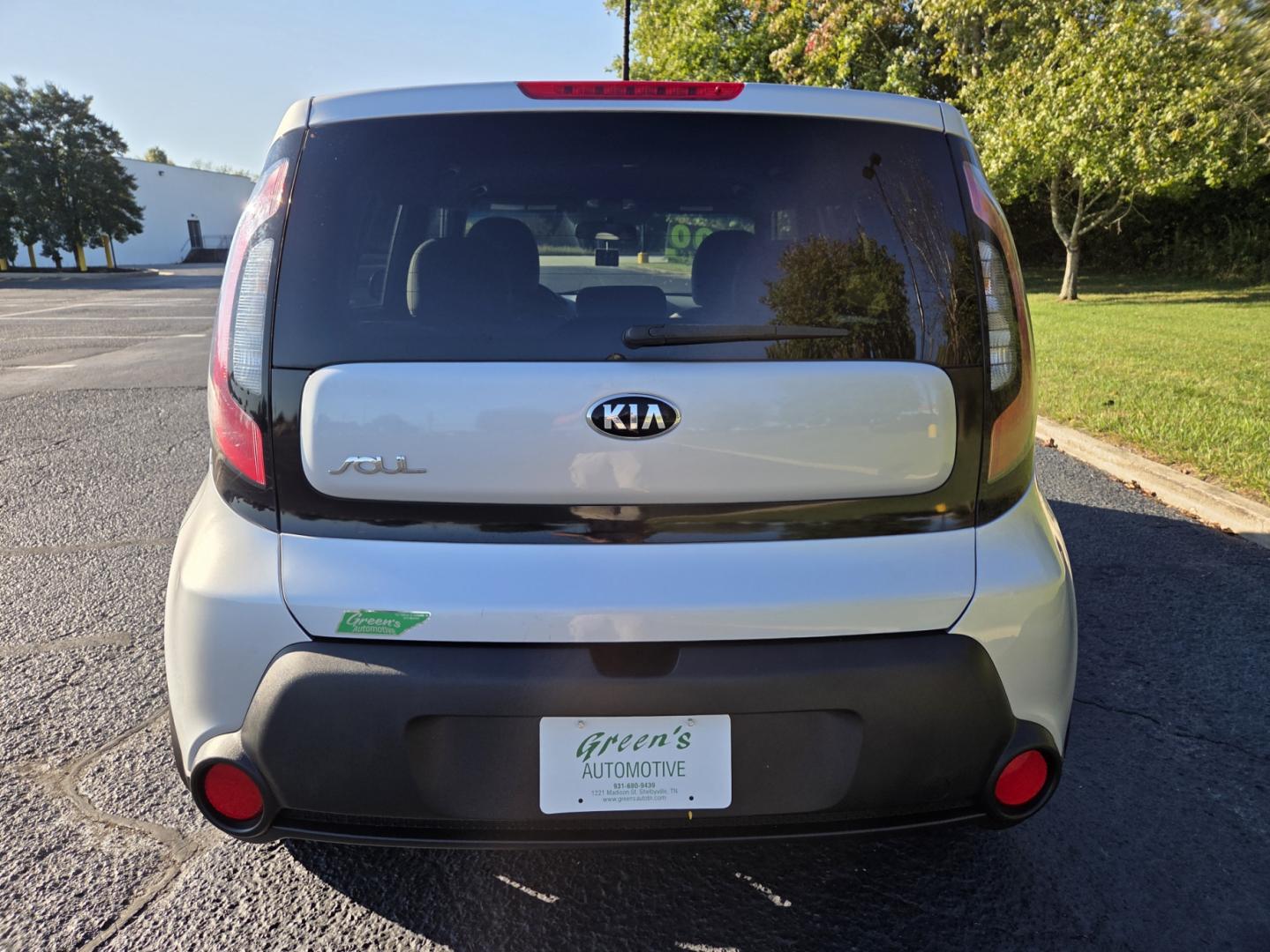 2016 SILVER /Gray Kia Soul Base 6A (KNDJN2A22G7) with an 1.6L L4 DOHC 16V engine, 6A transmission, located at 1221 Madison St., Shelbyville, TN, 37160, (931) 680-9439, 0.000000, 0.000000 - Photo#2