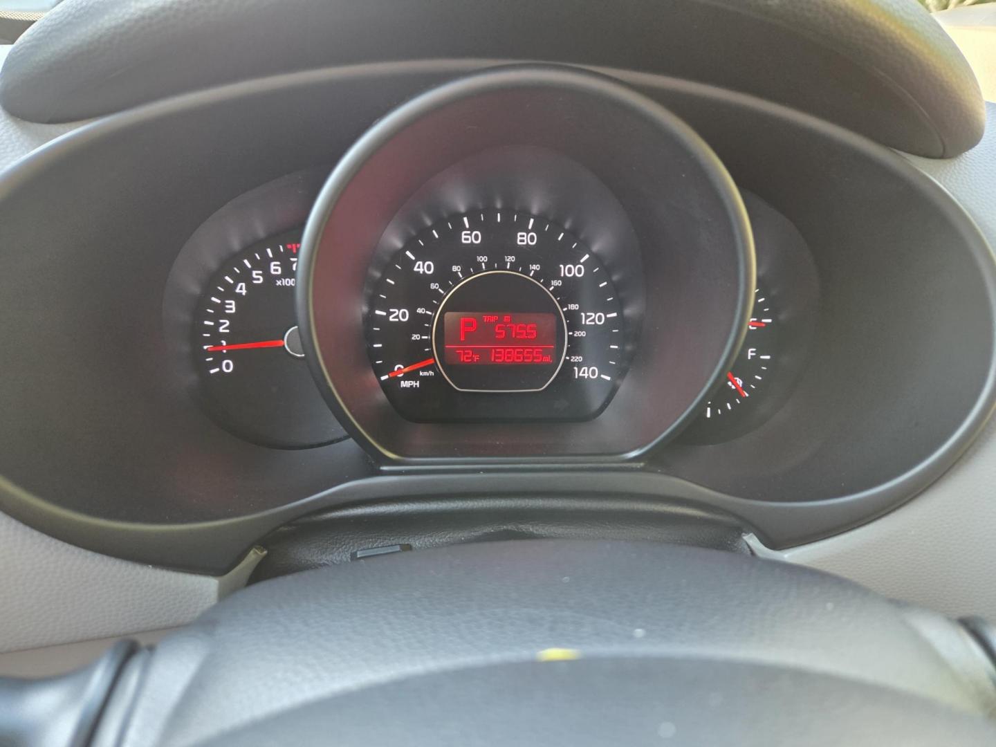 2016 SILVER /Gray Kia Soul Base 6A (KNDJN2A22G7) with an 1.6L L4 DOHC 16V engine, 6A transmission, located at 1221 Madison St., Shelbyville, TN, 37160, (931) 680-9439, 0.000000, 0.000000 - Photo#7