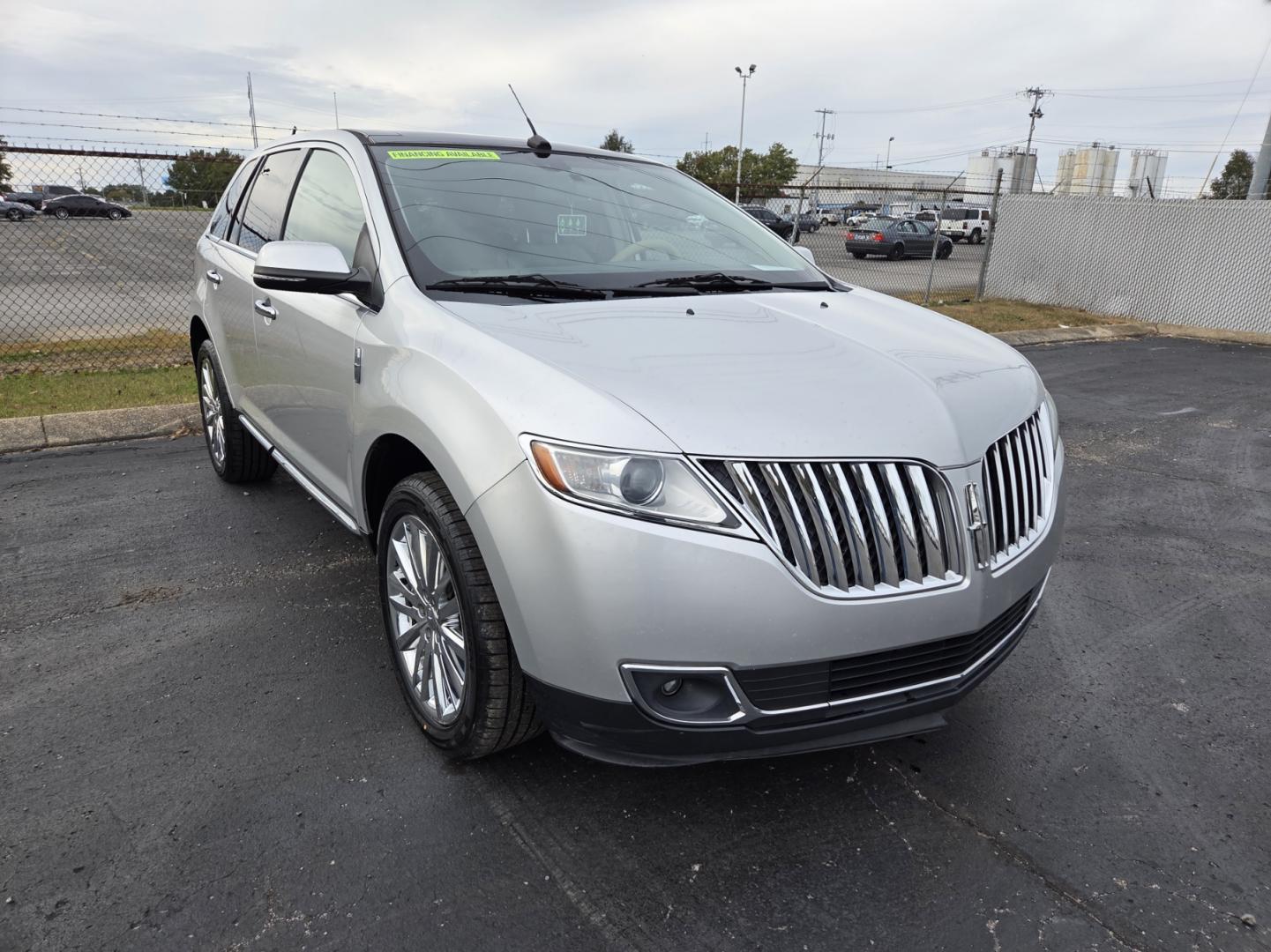 2014 SILVER /Gray Lincoln MKX AWD (2LMDJ8JK1EB) with an 3.7L V6 DOHC 24V engine, 6-Speed Automatic transmission, located at 1221 Madison St., Shelbyville, TN, 37160, (931) 680-9439, 0.000000, 0.000000 - Photo#1