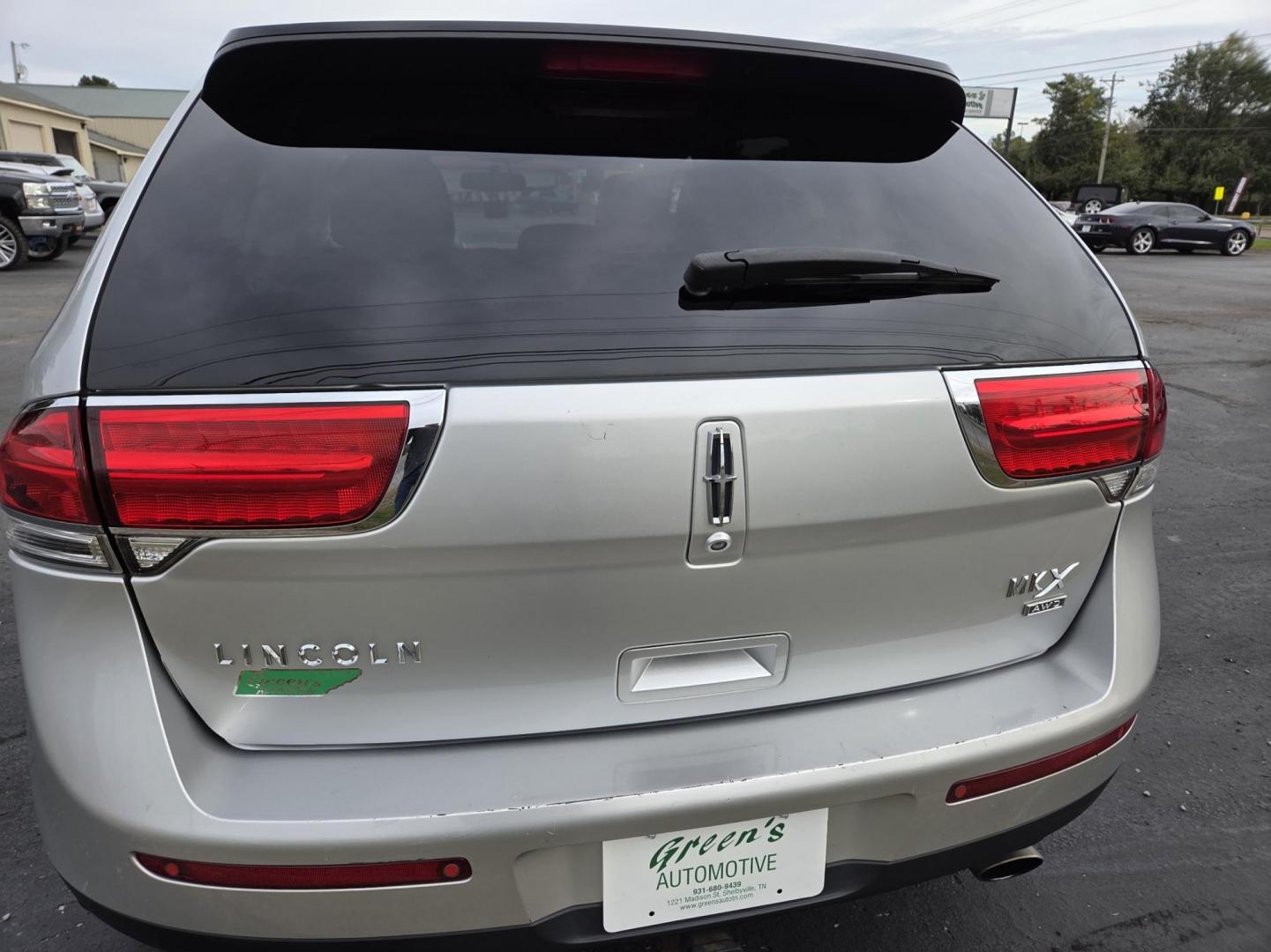 2014 SILVER /Gray Lincoln MKX AWD (2LMDJ8JK1EB) with an 3.7L V6 DOHC 24V engine, 6-Speed Automatic transmission, located at 1221 Madison St., Shelbyville, TN, 37160, (931) 680-9439, 0.000000, 0.000000 - Photo#2