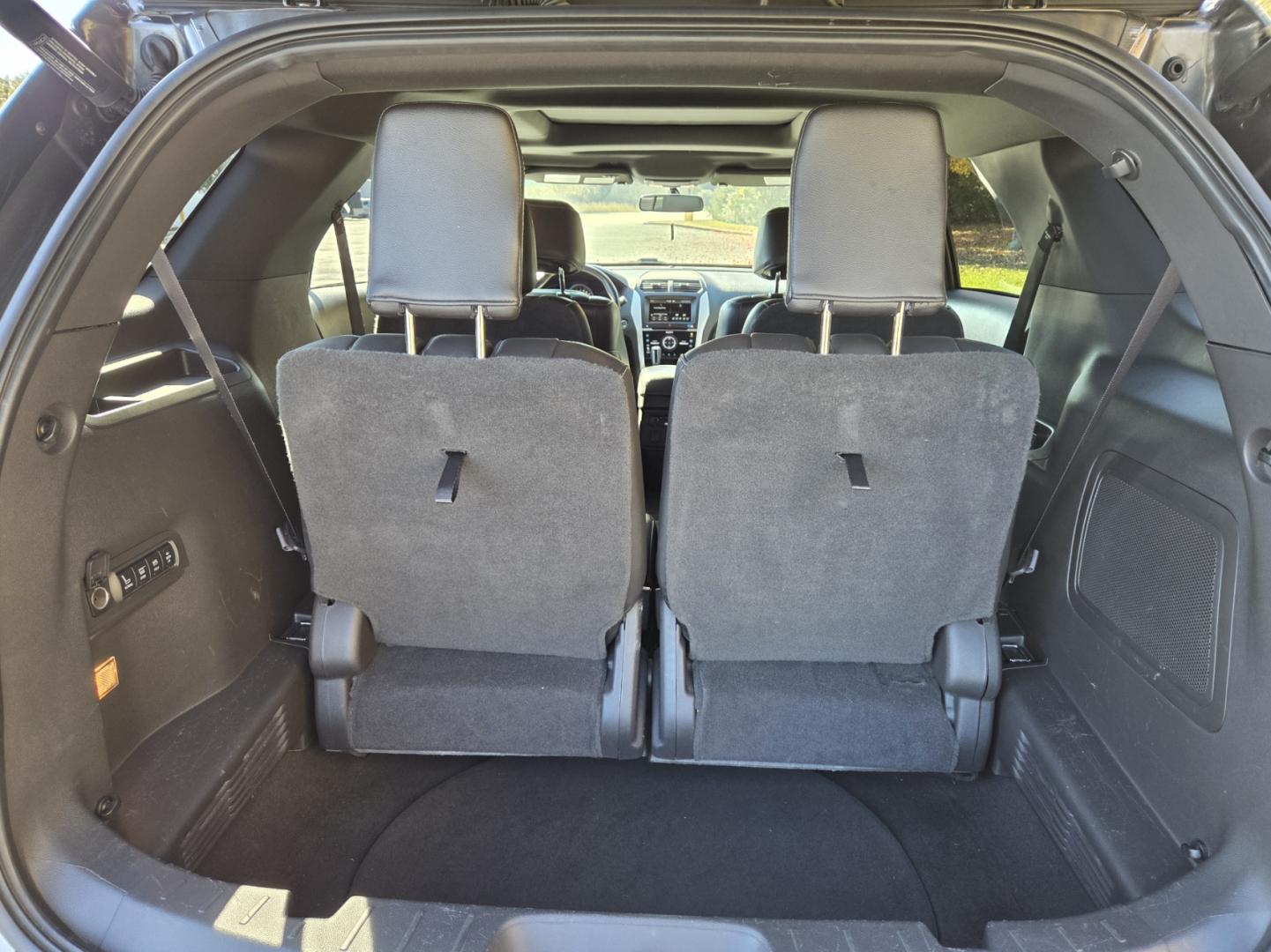 2015 Gray /Black Ford Explorer Sport 4WD (1FM5K8GT9FG) with an 3.5L V6 DOHC 24V engine, 6-Speed Automatic transmission, located at 1221 Madison St., Shelbyville, TN, 37160, (931) 680-9439, 0.000000, 0.000000 - Photo#3