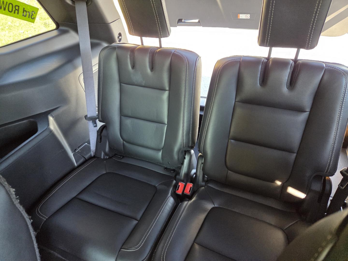 2015 Gray /Black Ford Explorer Sport 4WD (1FM5K8GT9FG) with an 3.5L V6 DOHC 24V engine, 6-Speed Automatic transmission, located at 1221 Madison St., Shelbyville, TN, 37160, (931) 680-9439, 0.000000, 0.000000 - Photo#4